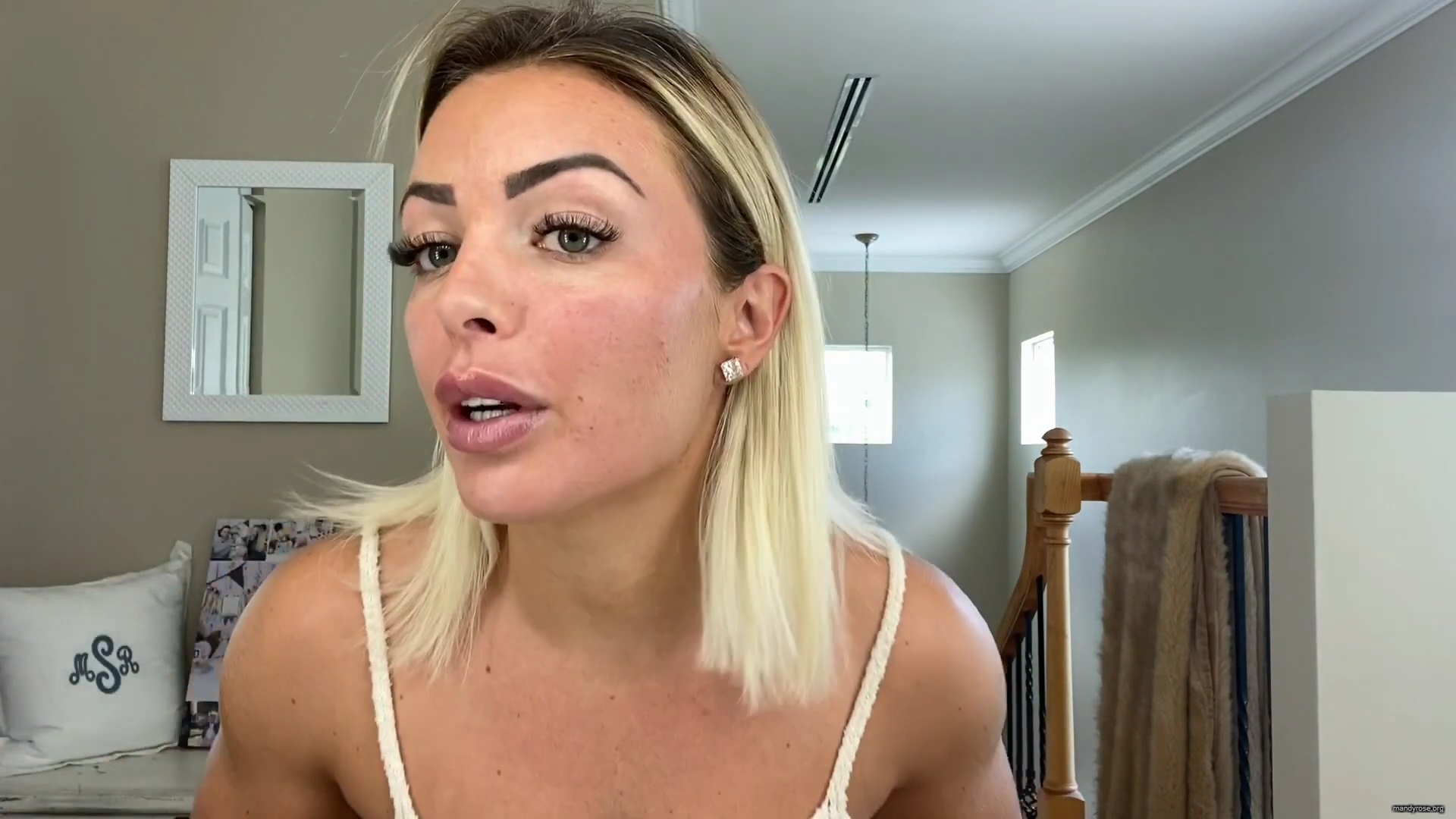 MY_NEW_LOOK21_How-to_do_your_makeup_in_less_than_10_mins21_mp40200.jpg