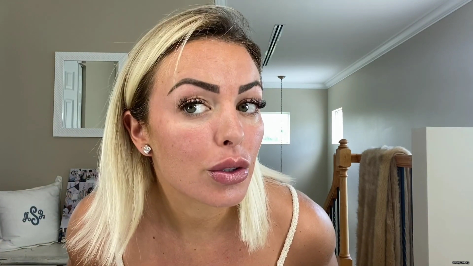 MY_NEW_LOOK21_How-to_do_your_makeup_in_less_than_10_mins21_mp40201.jpg