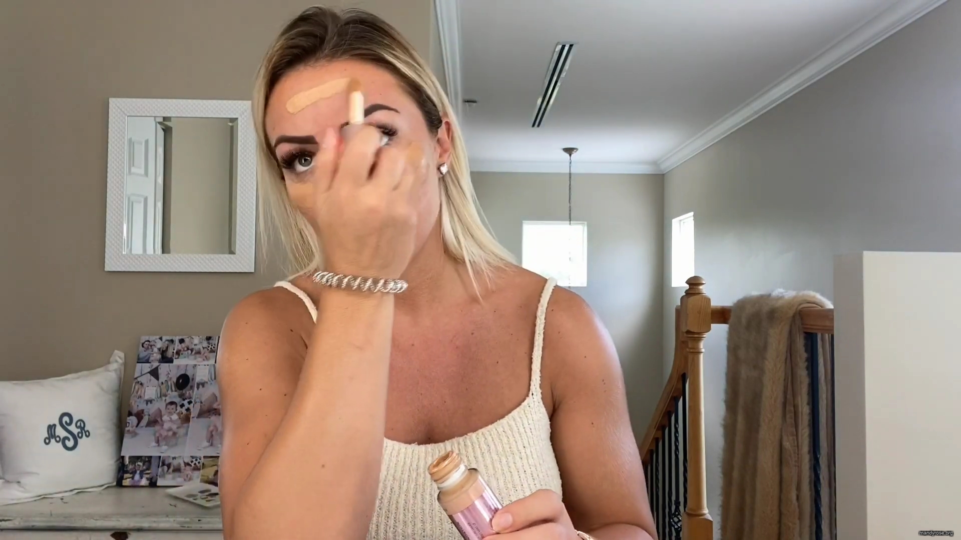 MY_NEW_LOOK21_How-to_do_your_makeup_in_less_than_10_mins21_mp40242.jpg