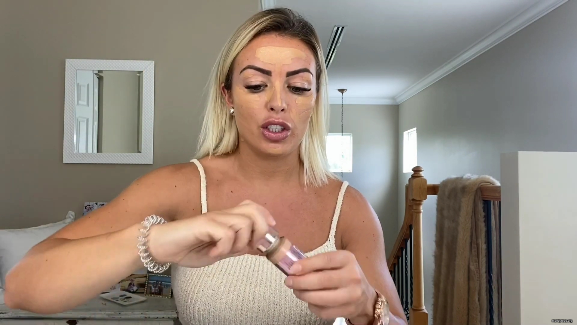 MY_NEW_LOOK21_How-to_do_your_makeup_in_less_than_10_mins21_mp40252.jpg