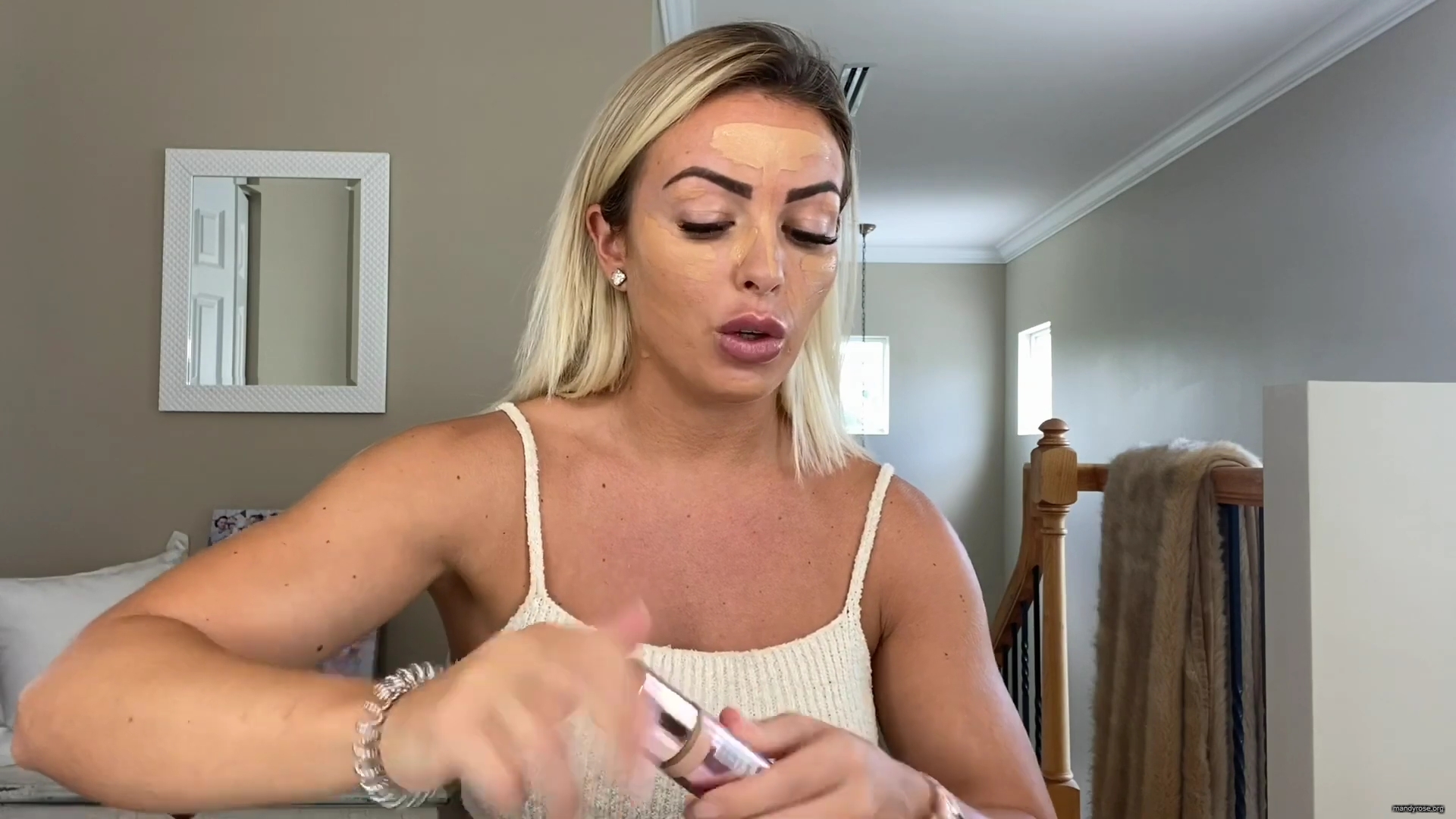 MY_NEW_LOOK21_How-to_do_your_makeup_in_less_than_10_mins21_mp40253.jpg
