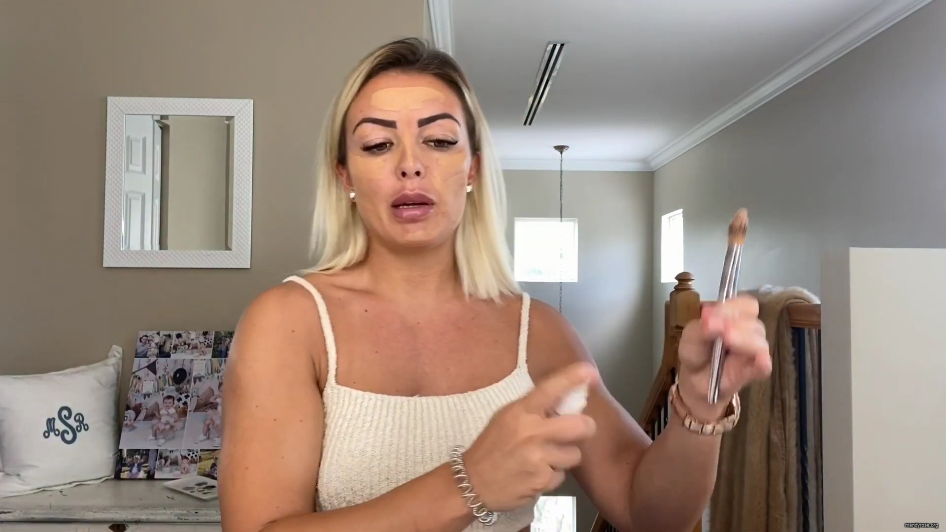 MY_NEW_LOOK21_How-to_do_your_makeup_in_less_than_10_mins21_mp40264.jpg