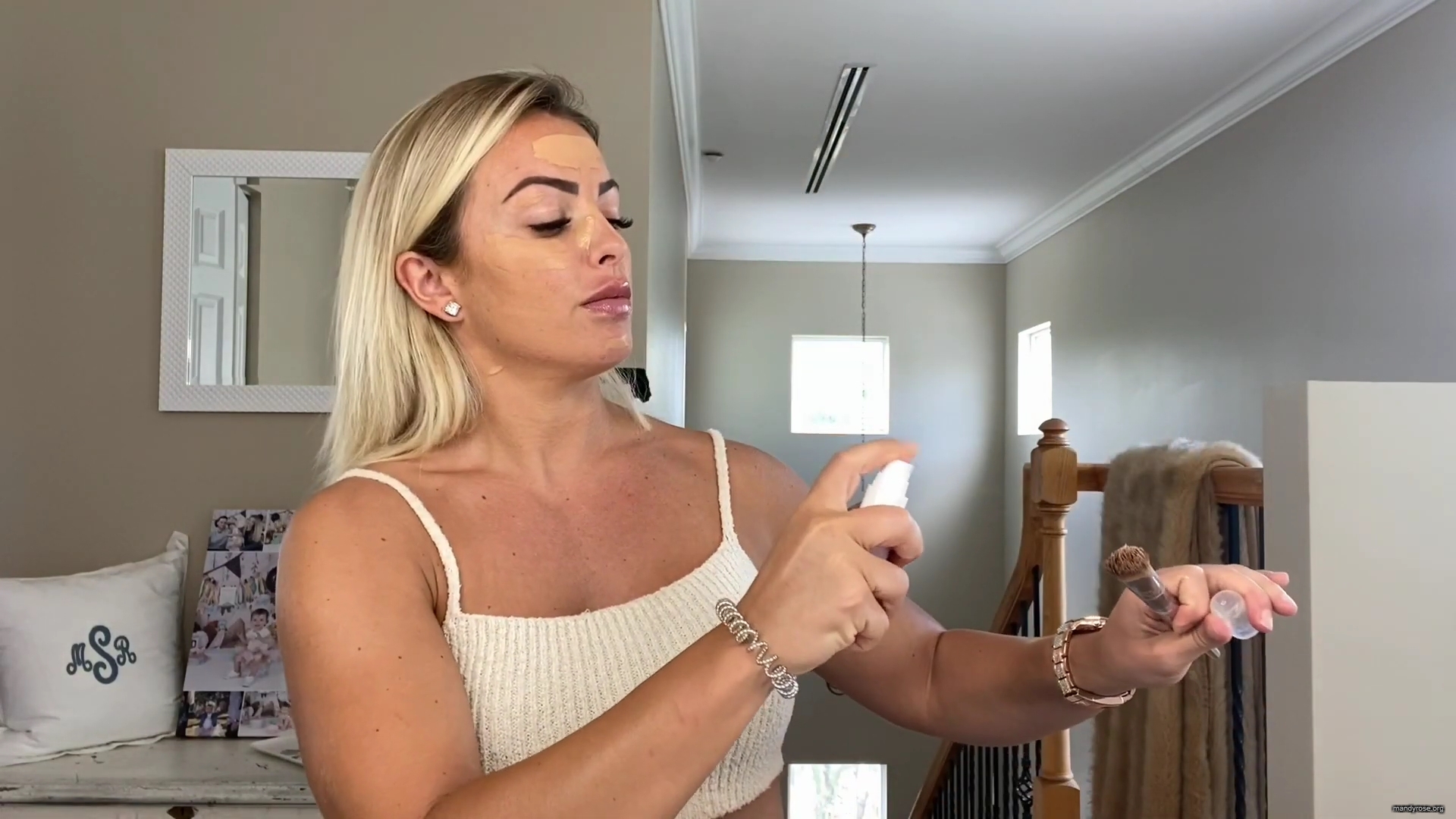 MY_NEW_LOOK21_How-to_do_your_makeup_in_less_than_10_mins21_mp40265.jpg