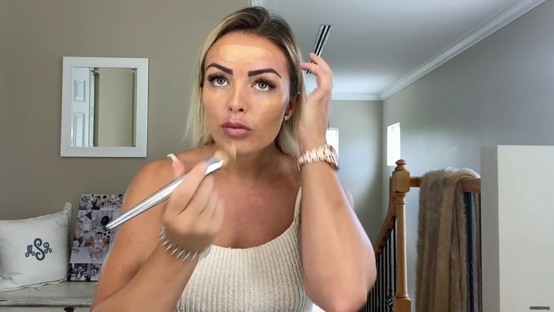 MY_NEW_LOOK21_How-to_do_your_makeup_in_less_than_10_mins21_mp40268.jpg
