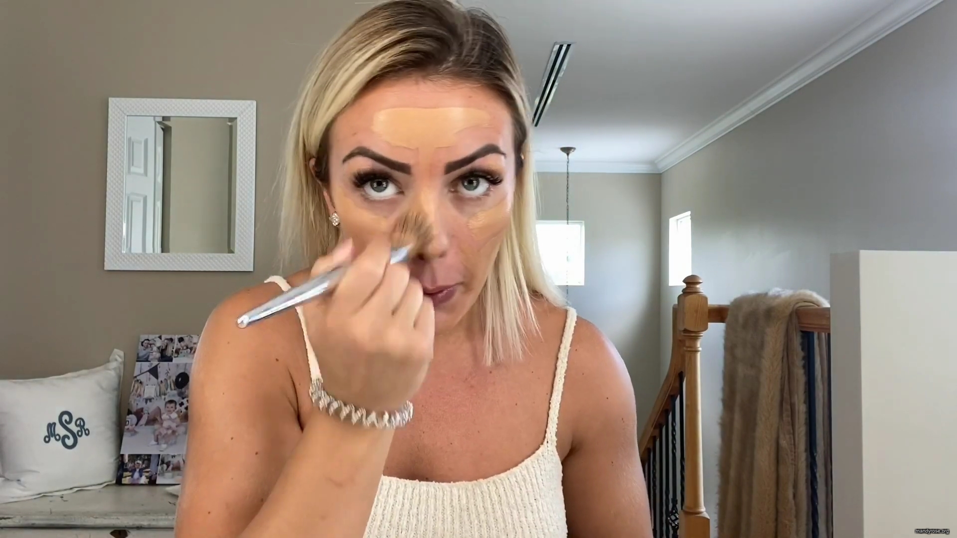 MY_NEW_LOOK21_How-to_do_your_makeup_in_less_than_10_mins21_mp40269.jpg