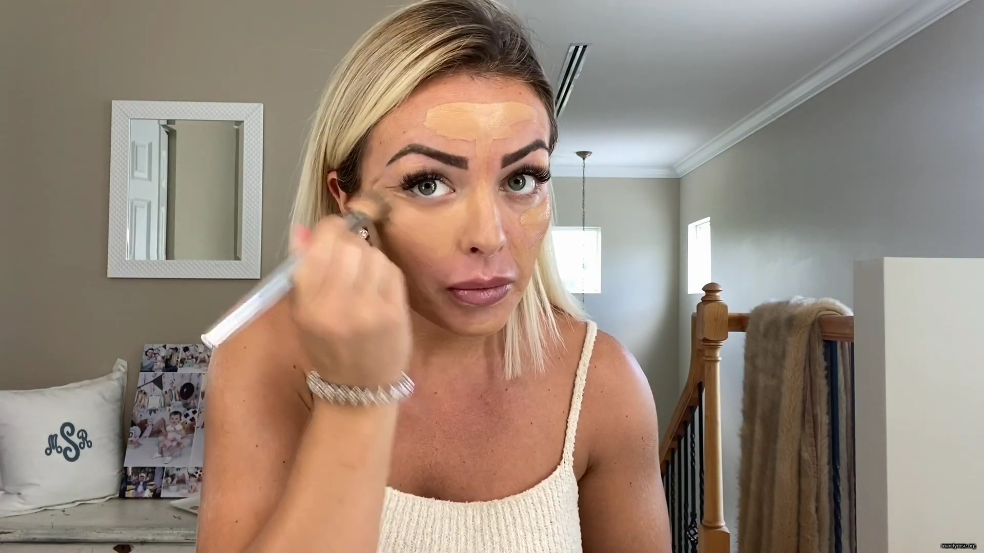 MY_NEW_LOOK21_How-to_do_your_makeup_in_less_than_10_mins21_mp40270.jpg