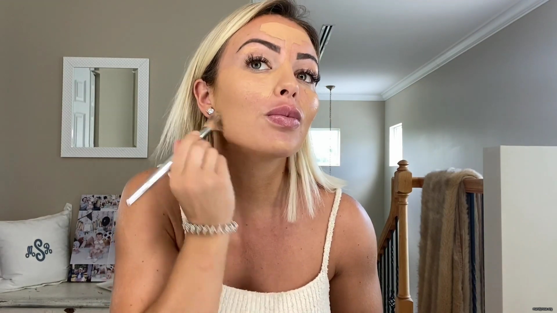 MY_NEW_LOOK21_How-to_do_your_makeup_in_less_than_10_mins21_mp40271.jpg
