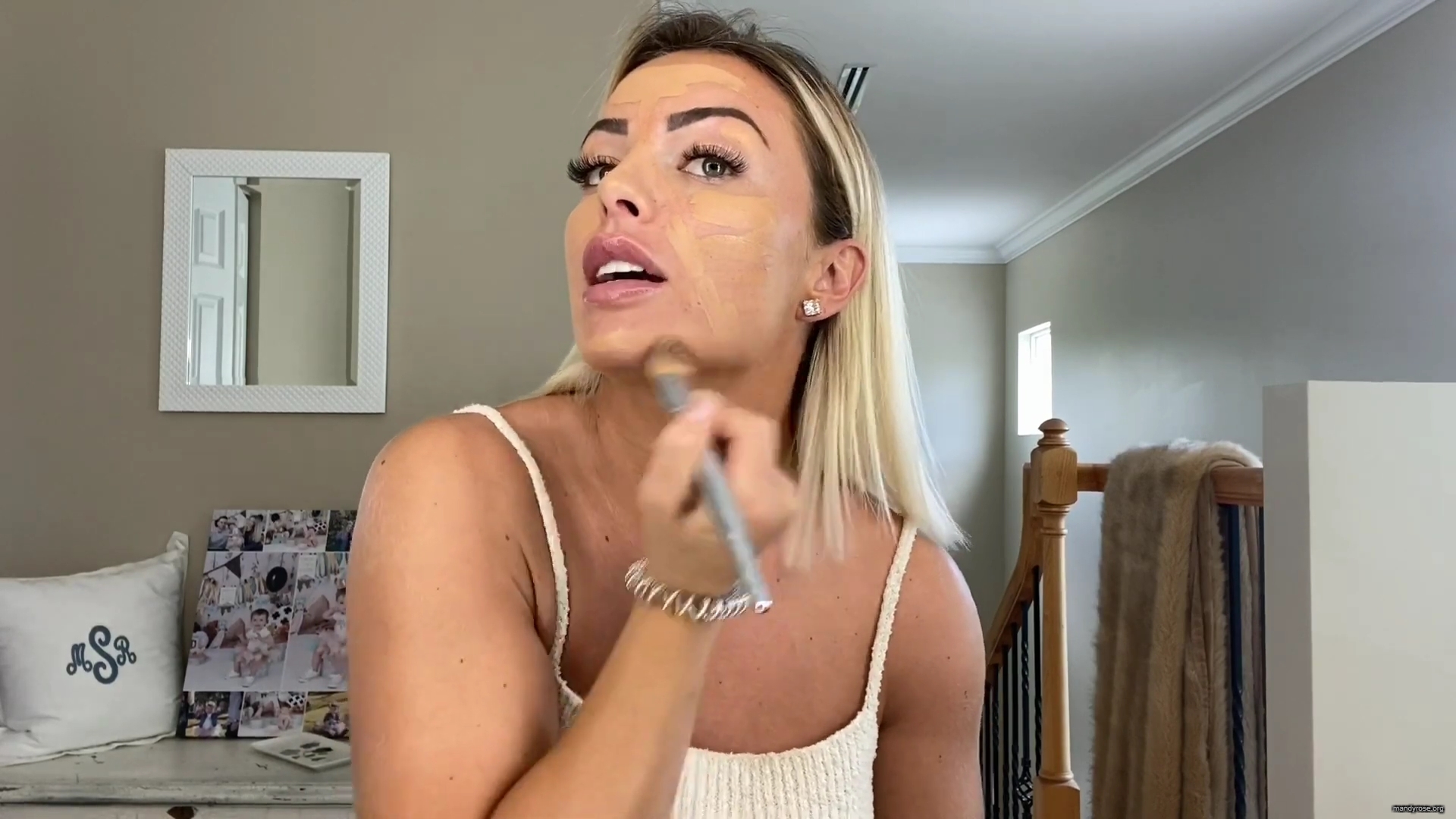 MY_NEW_LOOK21_How-to_do_your_makeup_in_less_than_10_mins21_mp40274.jpg