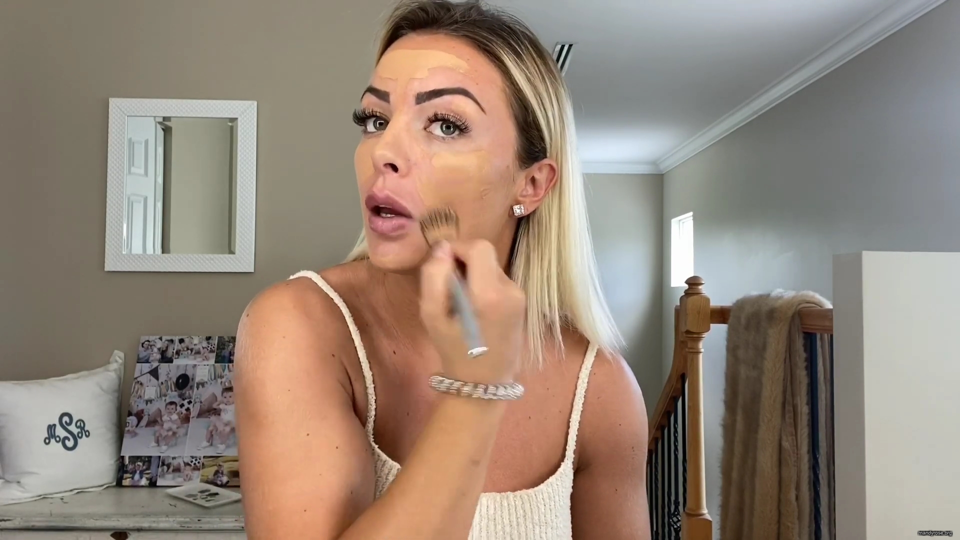 MY_NEW_LOOK21_How-to_do_your_makeup_in_less_than_10_mins21_mp40275.jpg