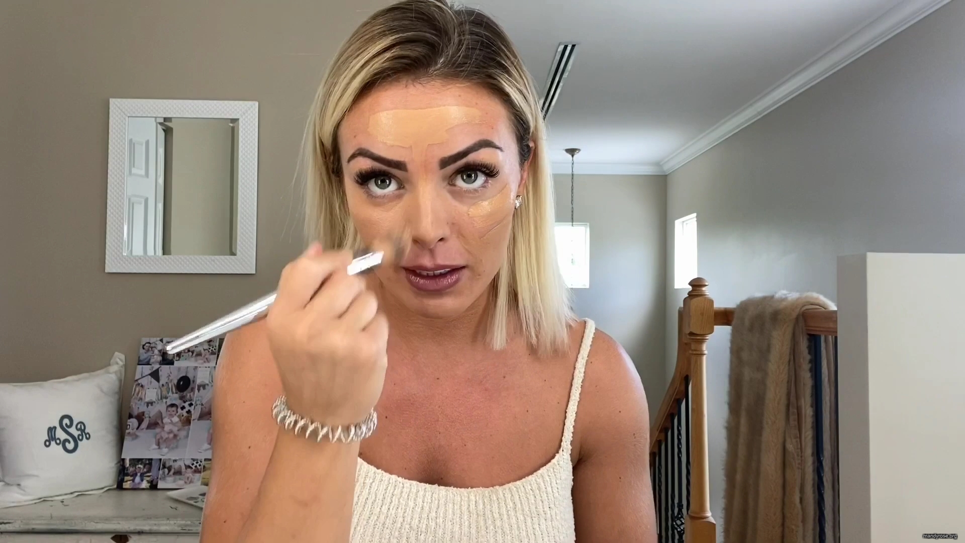 MY_NEW_LOOK21_How-to_do_your_makeup_in_less_than_10_mins21_mp40278.jpg