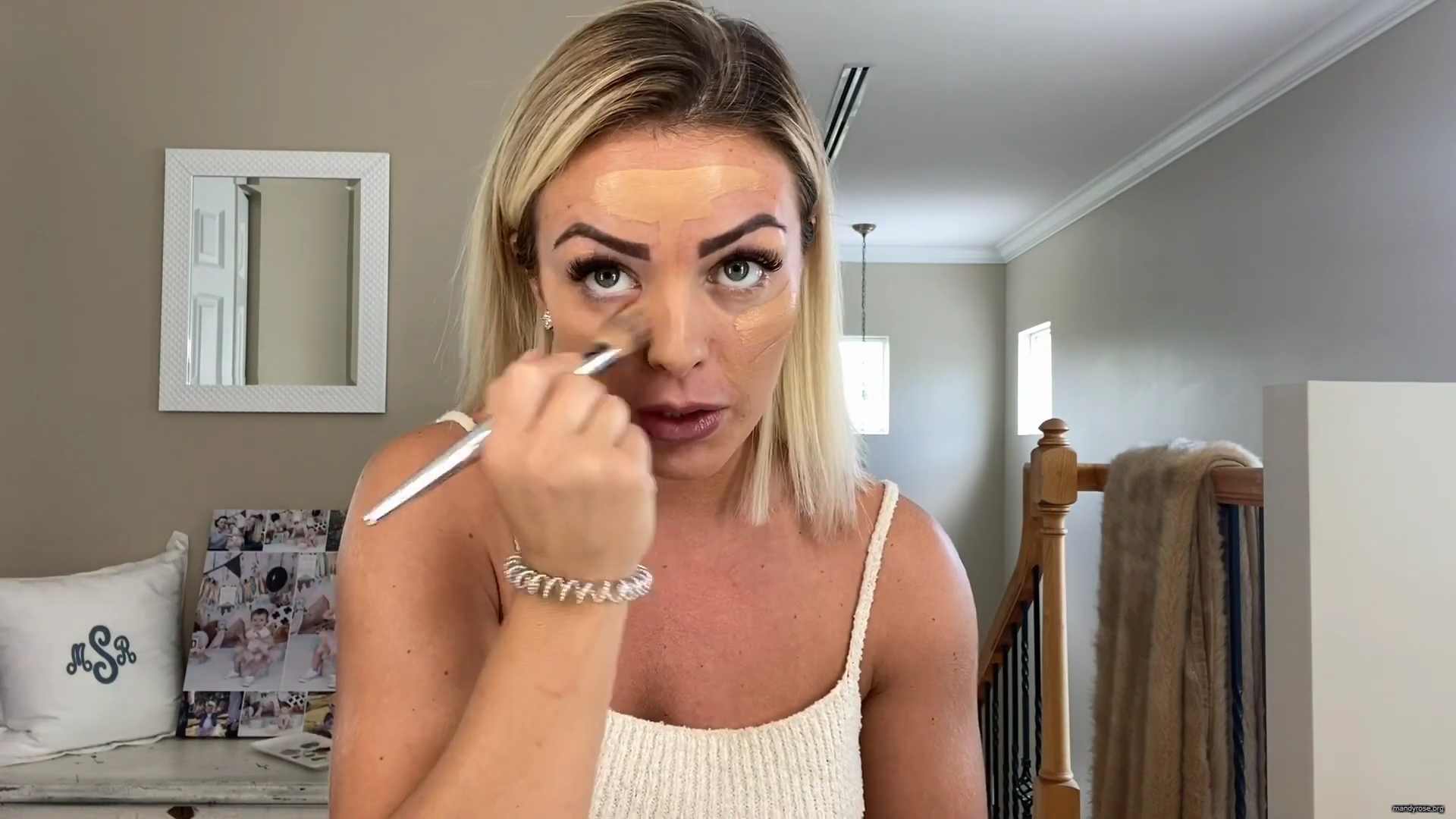 MY_NEW_LOOK21_How-to_do_your_makeup_in_less_than_10_mins21_mp40279.jpg