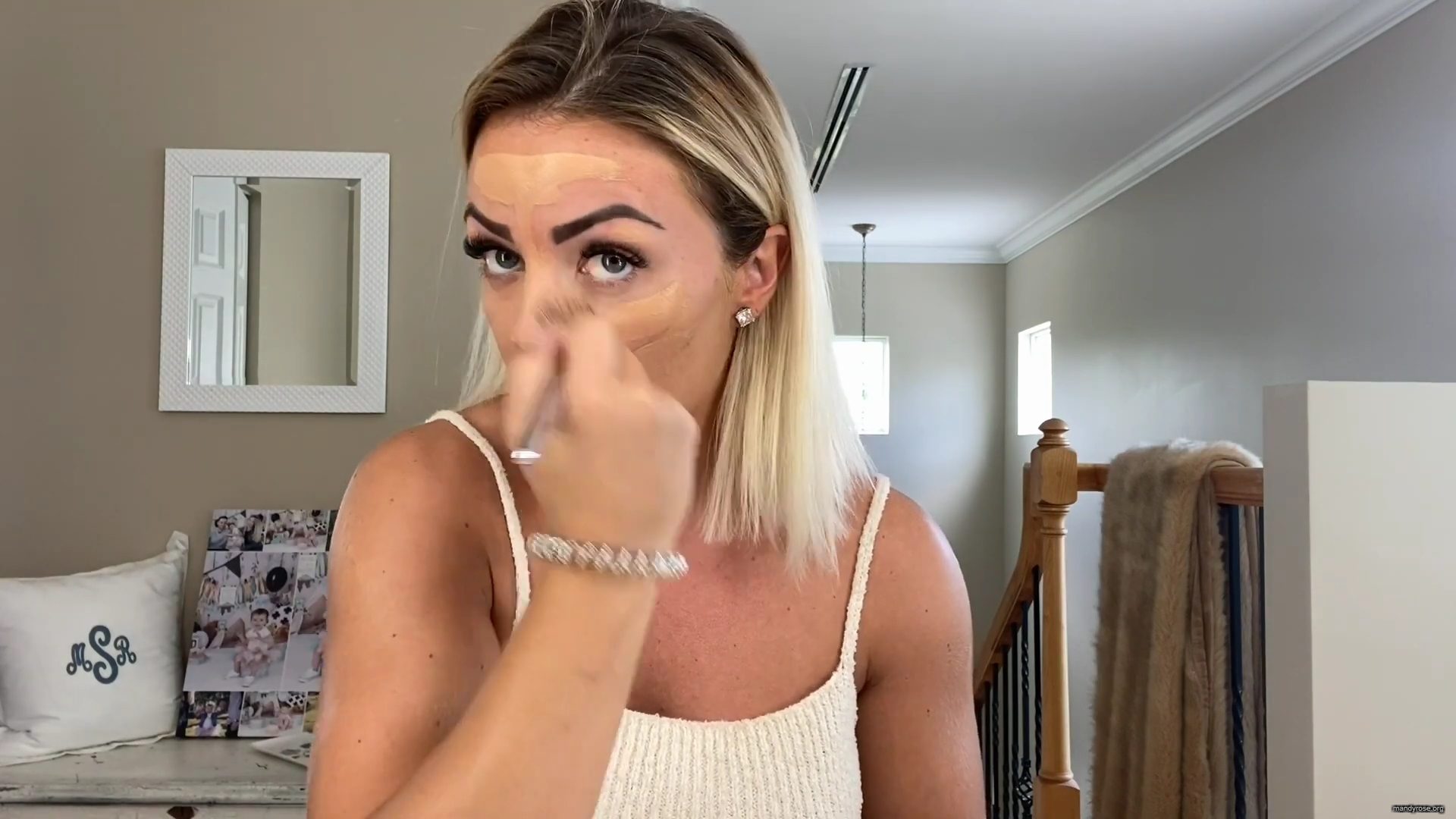 MY_NEW_LOOK21_How-to_do_your_makeup_in_less_than_10_mins21_mp40280.jpg