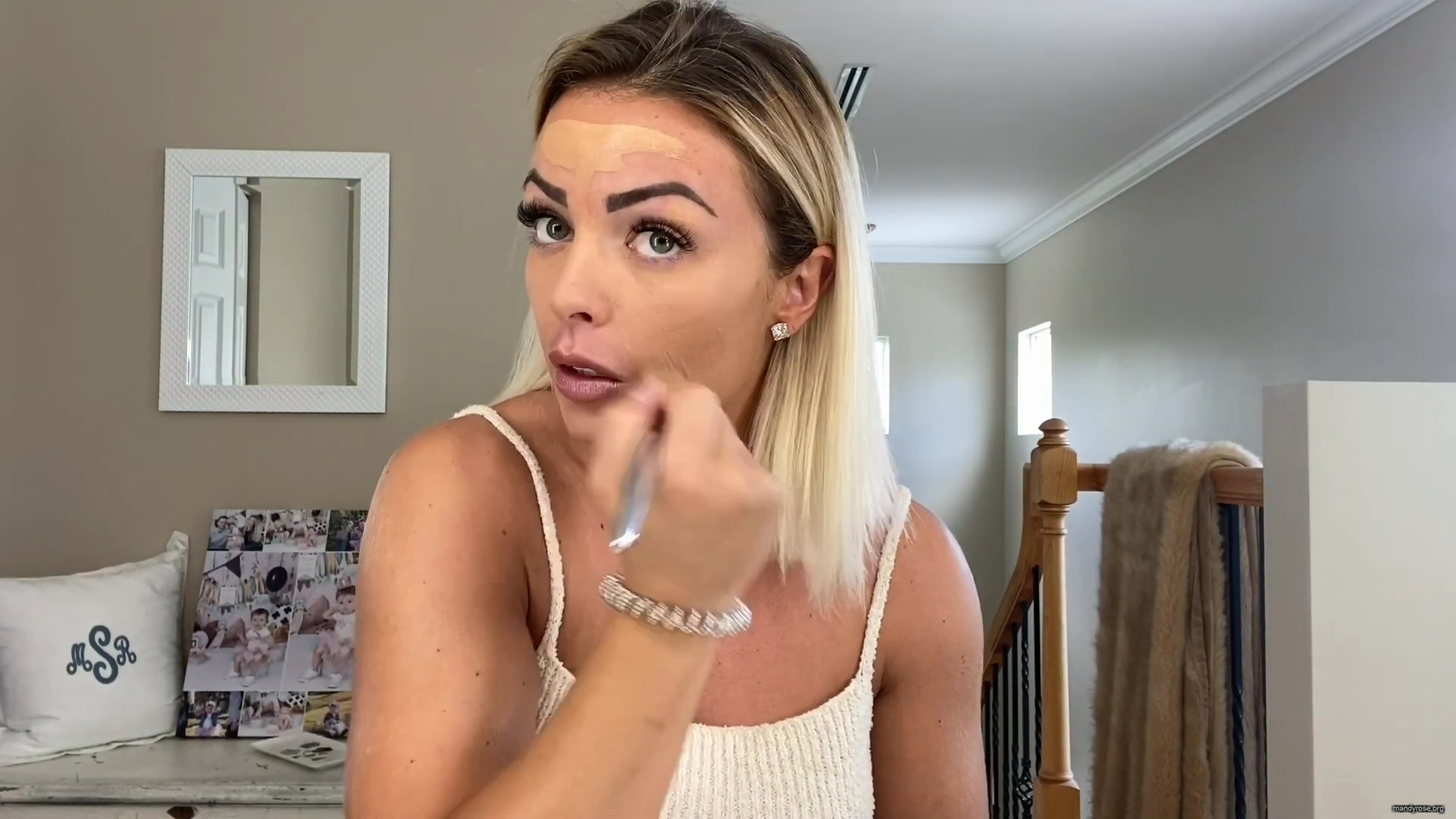 MY_NEW_LOOK21_How-to_do_your_makeup_in_less_than_10_mins21_mp40283.jpg
