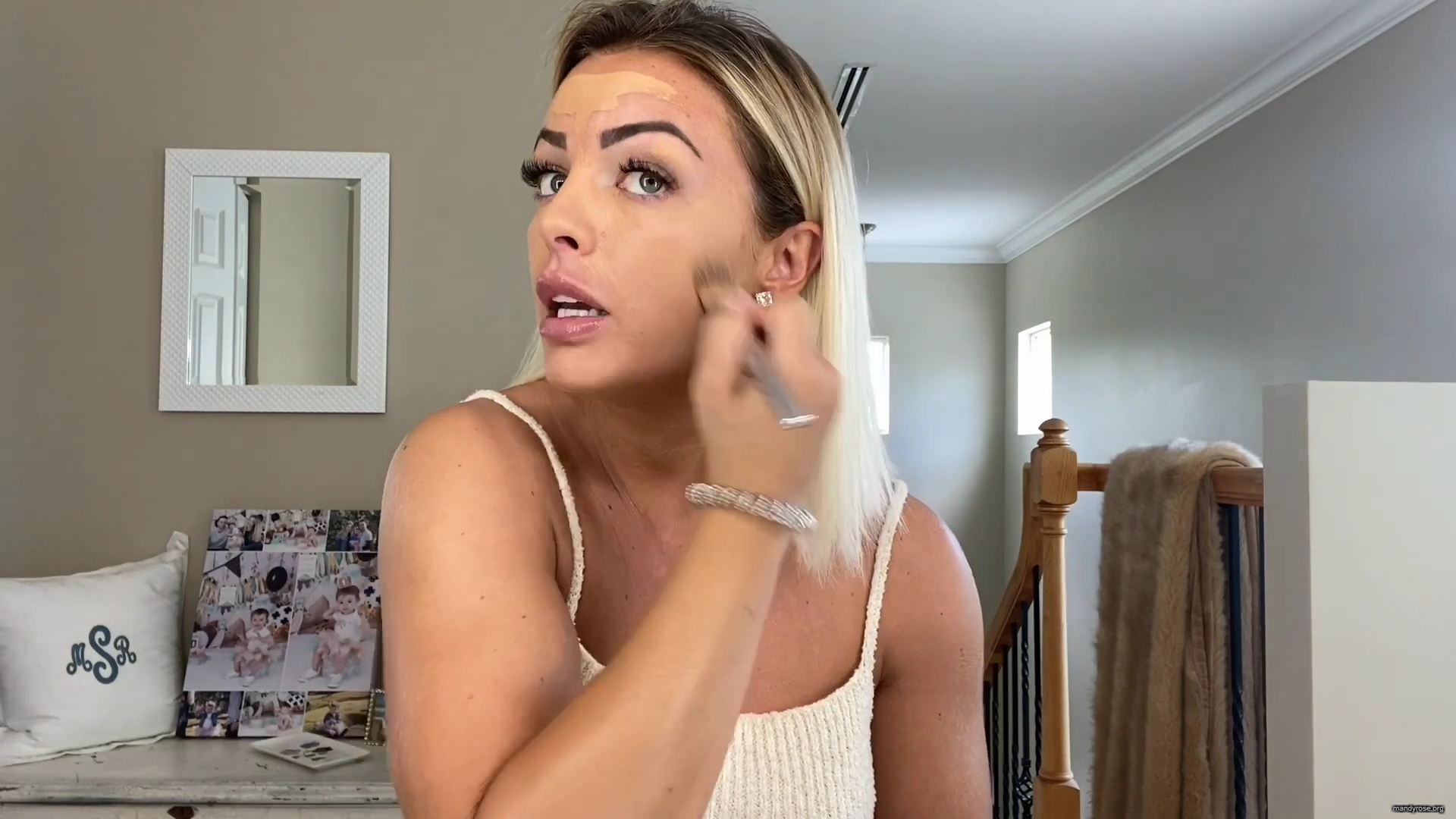 MY_NEW_LOOK21_How-to_do_your_makeup_in_less_than_10_mins21_mp40284.jpg