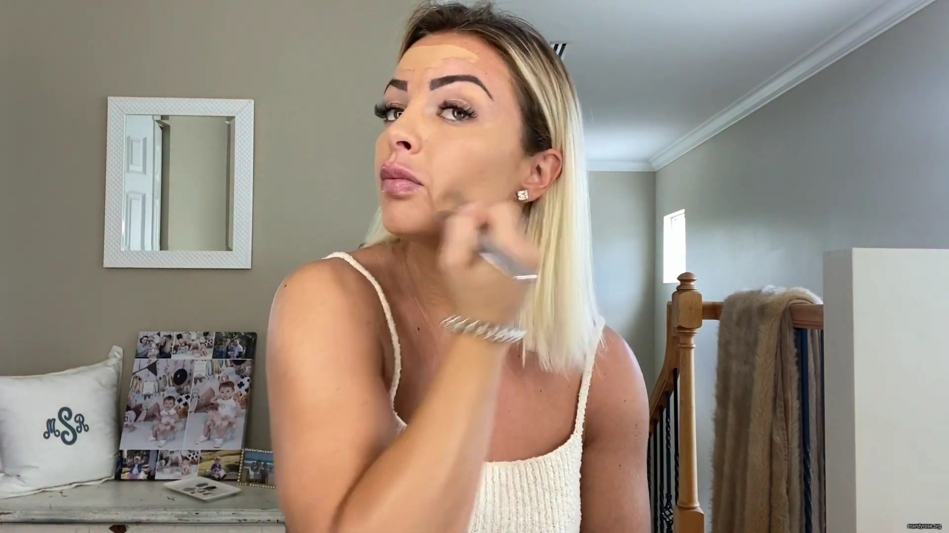 MY_NEW_LOOK21_How-to_do_your_makeup_in_less_than_10_mins21_mp40285.jpg