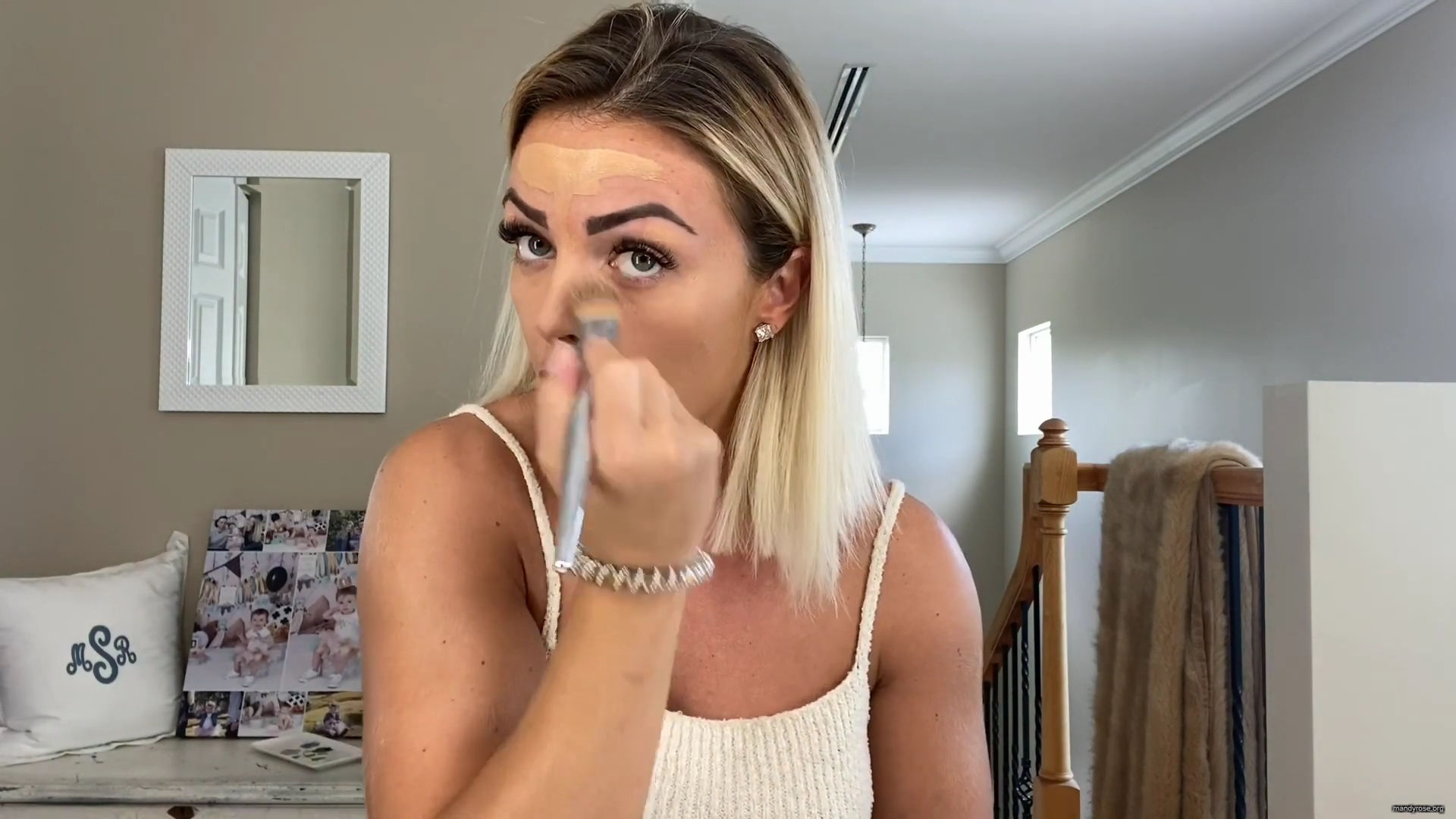 MY_NEW_LOOK21_How-to_do_your_makeup_in_less_than_10_mins21_mp40288.jpg