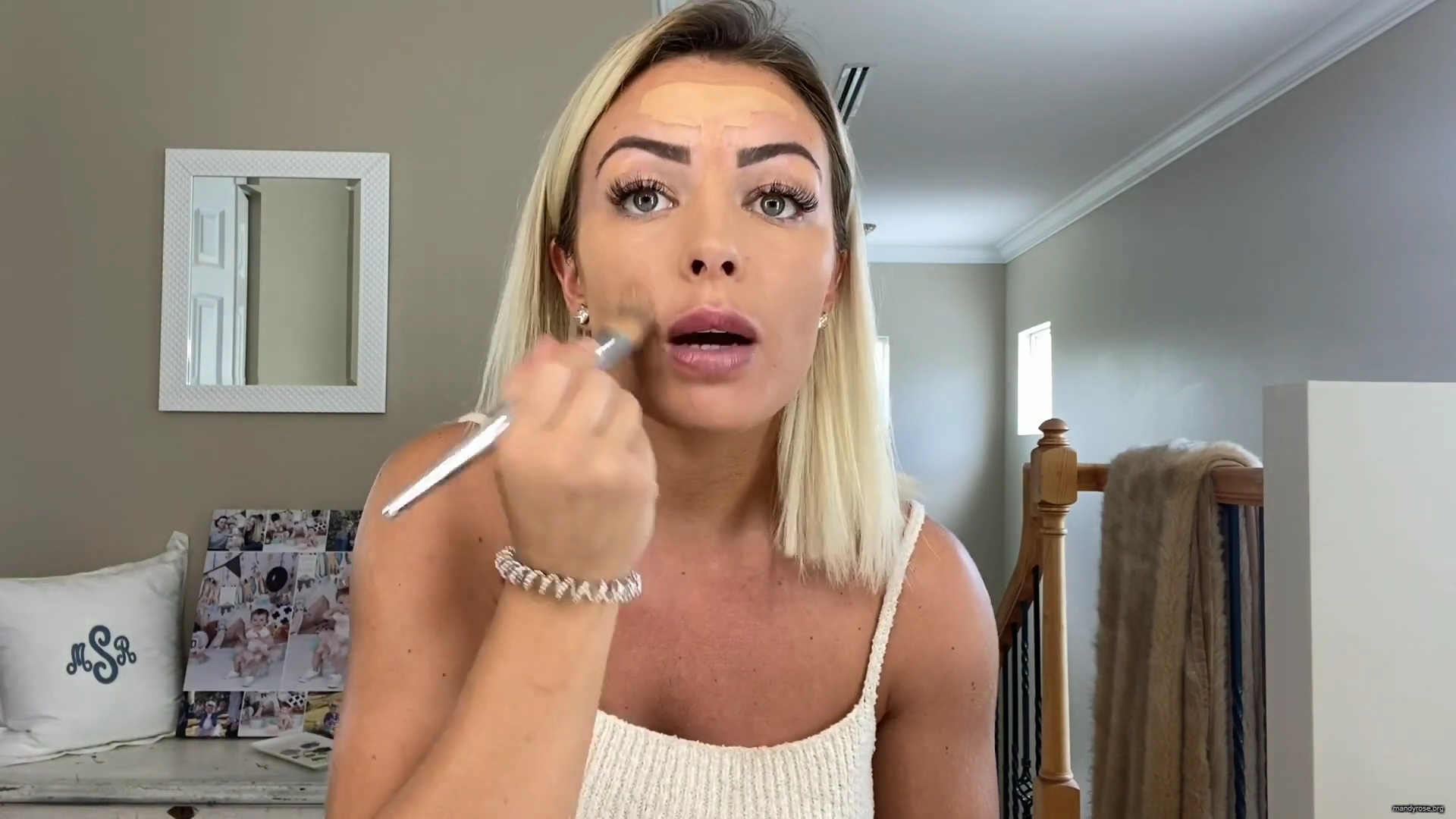 MY_NEW_LOOK21_How-to_do_your_makeup_in_less_than_10_mins21_mp40291.jpg