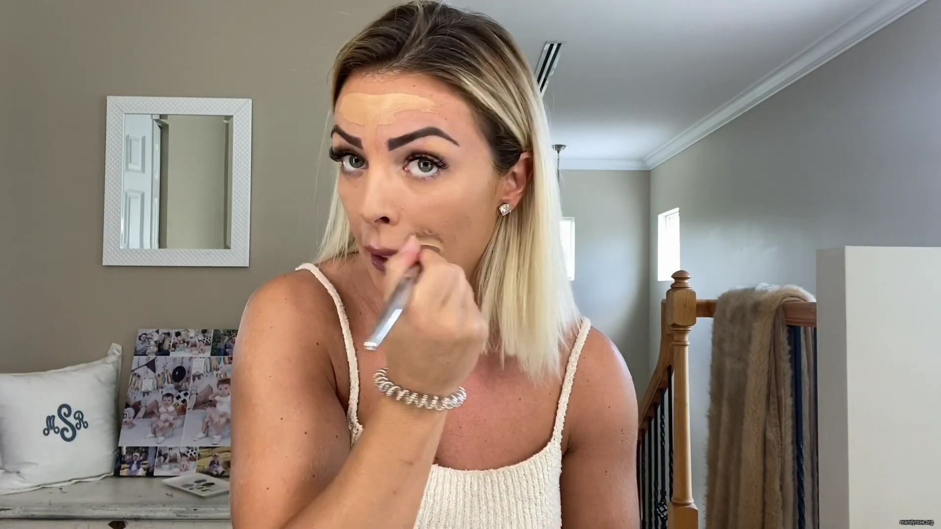 MY_NEW_LOOK21_How-to_do_your_makeup_in_less_than_10_mins21_mp40292.jpg