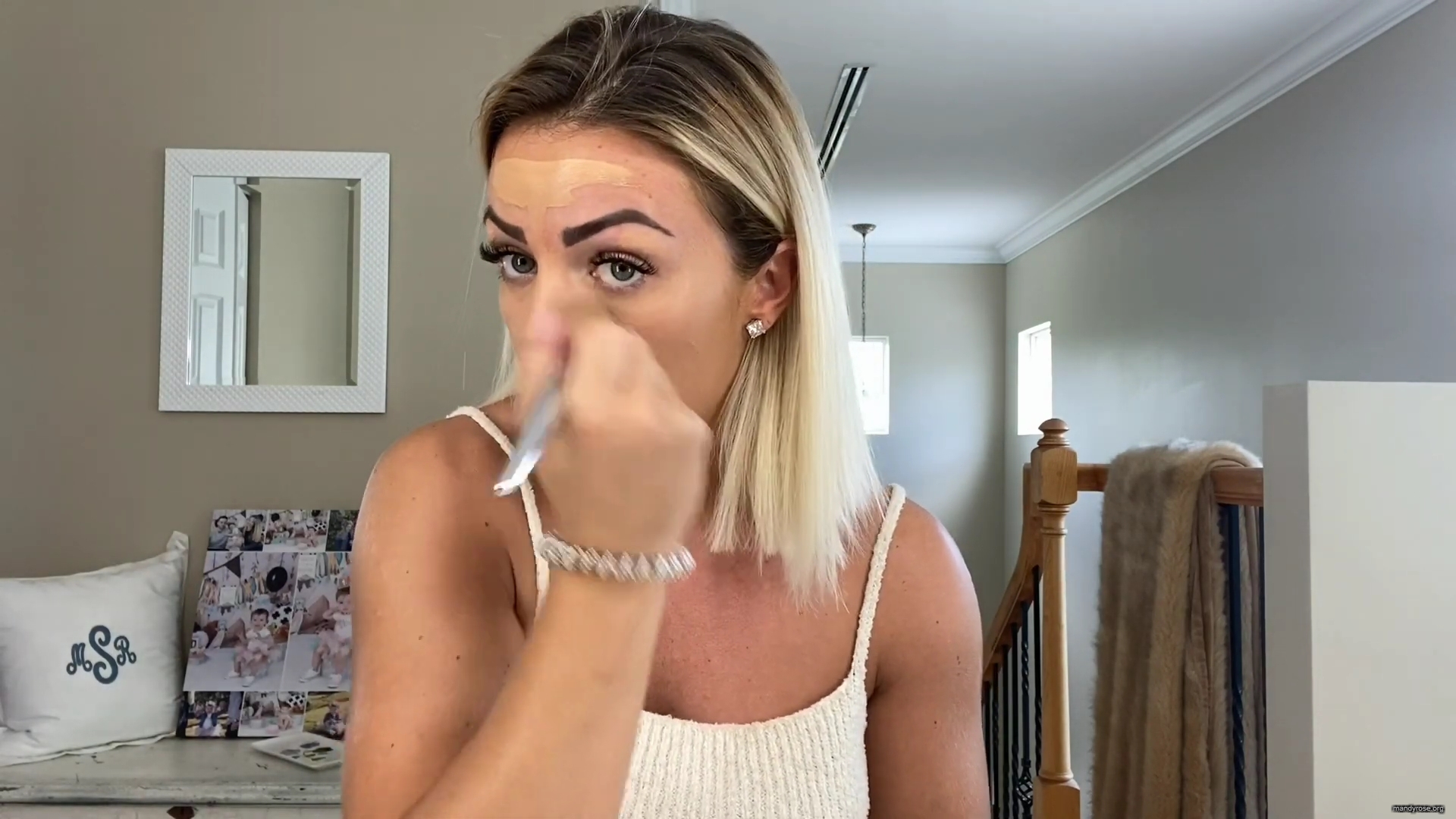 MY_NEW_LOOK21_How-to_do_your_makeup_in_less_than_10_mins21_mp40293.jpg