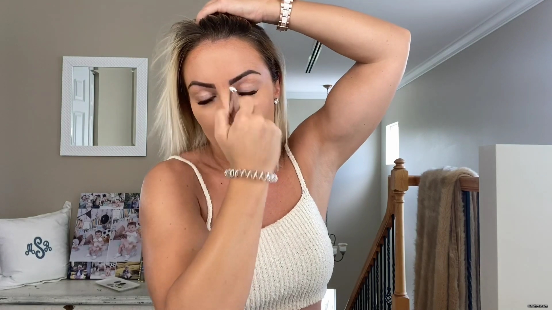 MY_NEW_LOOK21_How-to_do_your_makeup_in_less_than_10_mins21_mp40309.jpg