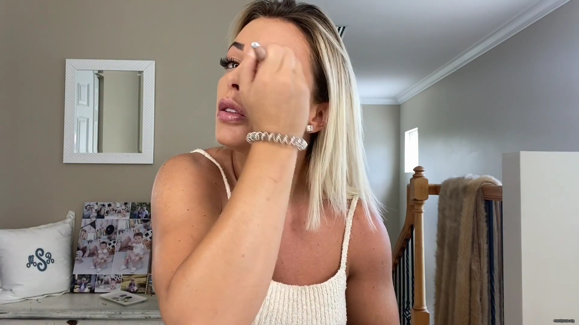 MY_NEW_LOOK21_How-to_do_your_makeup_in_less_than_10_mins21_mp40316.jpg