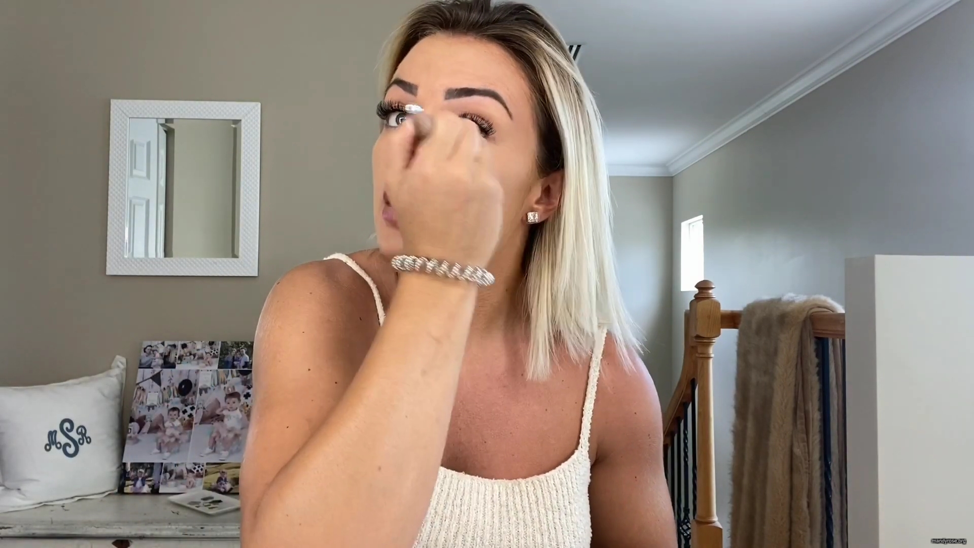 MY_NEW_LOOK21_How-to_do_your_makeup_in_less_than_10_mins21_mp40317.jpg