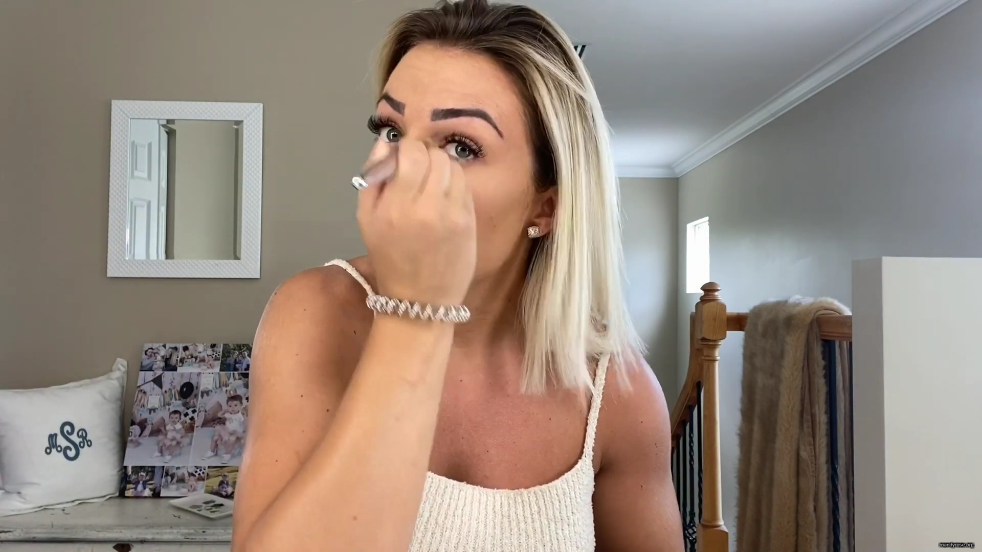 MY_NEW_LOOK21_How-to_do_your_makeup_in_less_than_10_mins21_mp40318.jpg