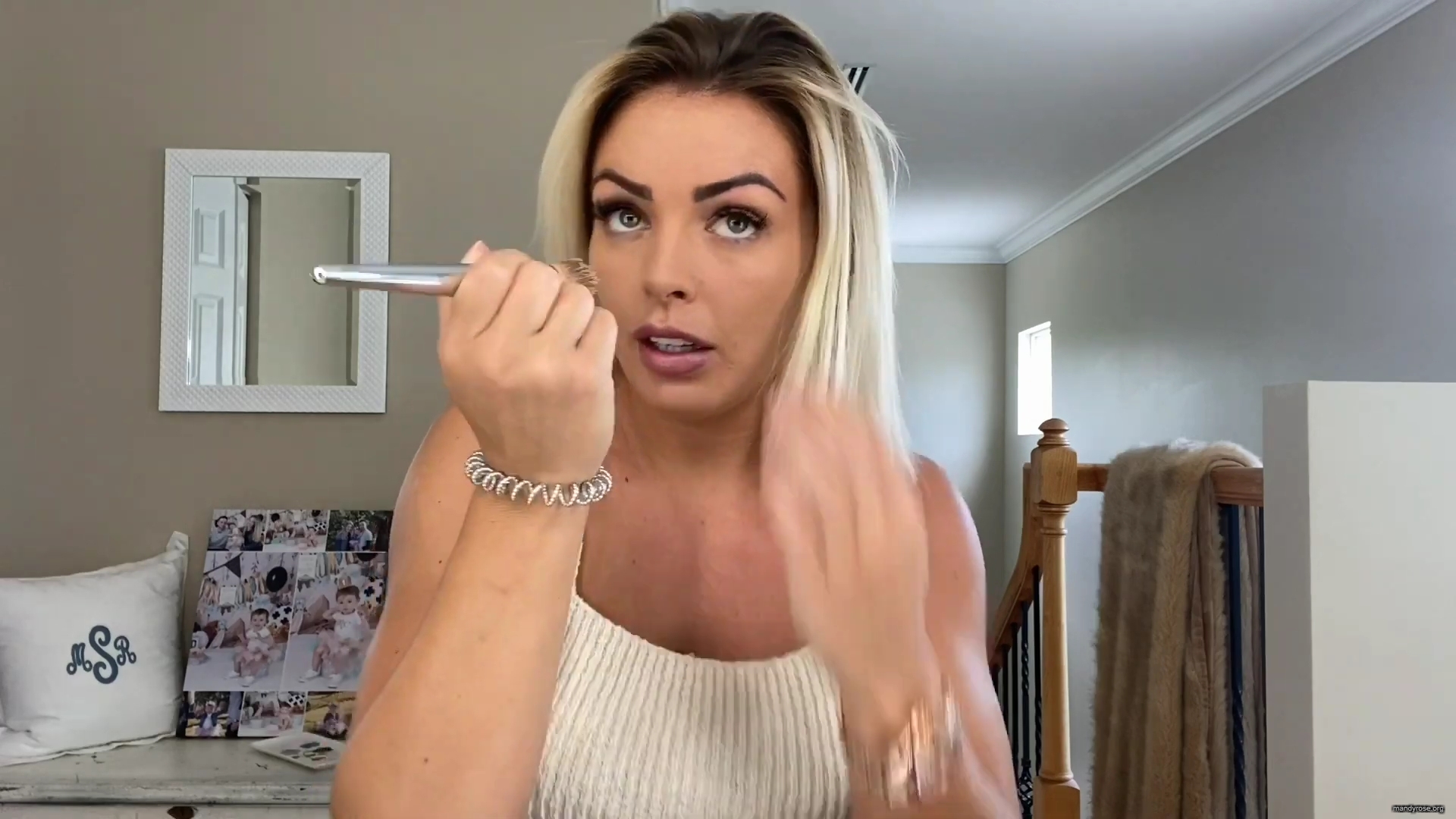 MY_NEW_LOOK21_How-to_do_your_makeup_in_less_than_10_mins21_mp40319.jpg