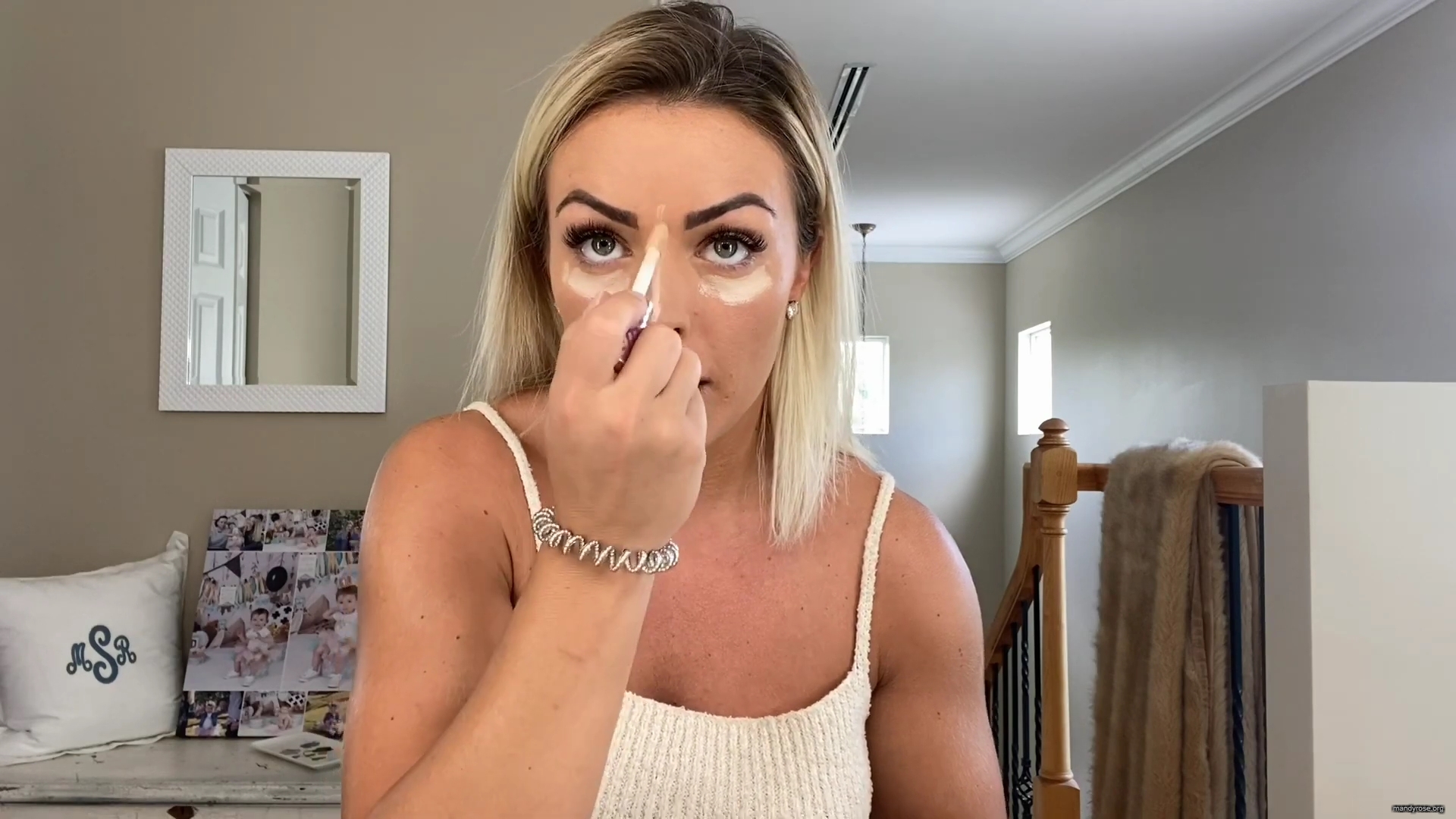 MY_NEW_LOOK21_How-to_do_your_makeup_in_less_than_10_mins21_mp40350.jpg