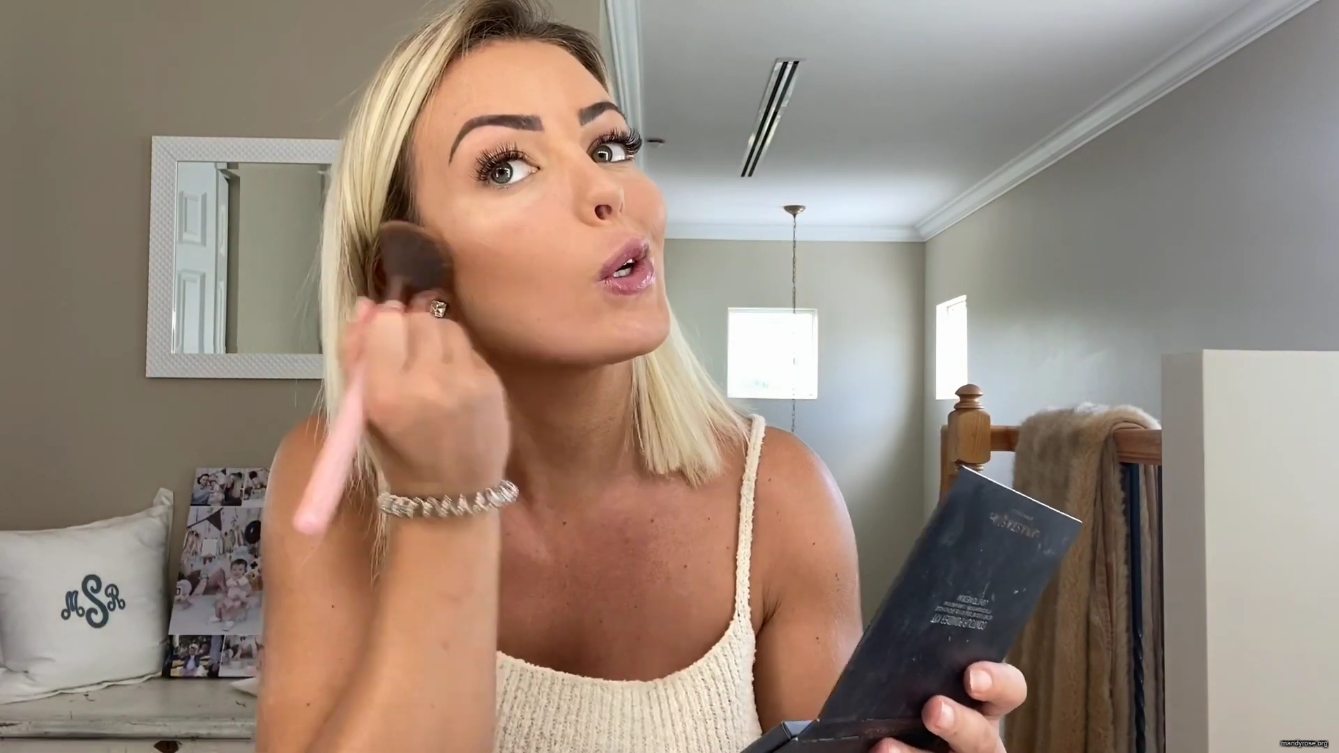 MY_NEW_LOOK21_How-to_do_your_makeup_in_less_than_10_mins21_mp40377.jpg