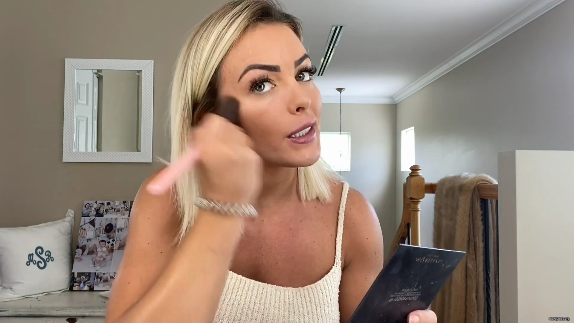 MY_NEW_LOOK21_How-to_do_your_makeup_in_less_than_10_mins21_mp40383.jpg