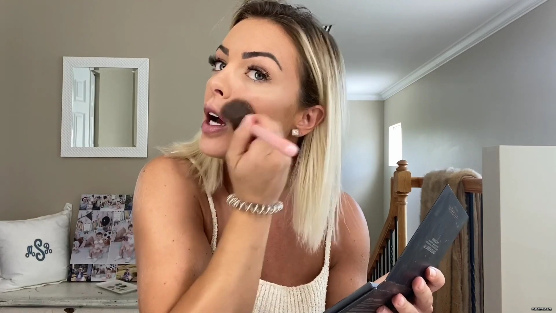 MY_NEW_LOOK21_How-to_do_your_makeup_in_less_than_10_mins21_mp40385.jpg