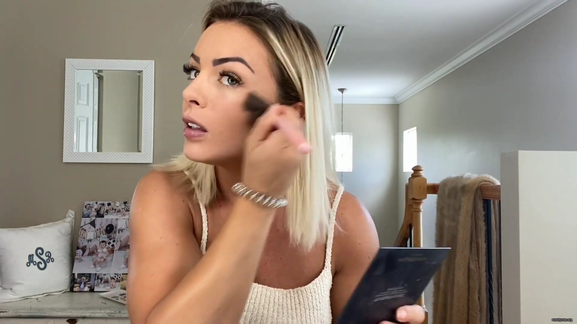 MY_NEW_LOOK21_How-to_do_your_makeup_in_less_than_10_mins21_mp40387.jpg