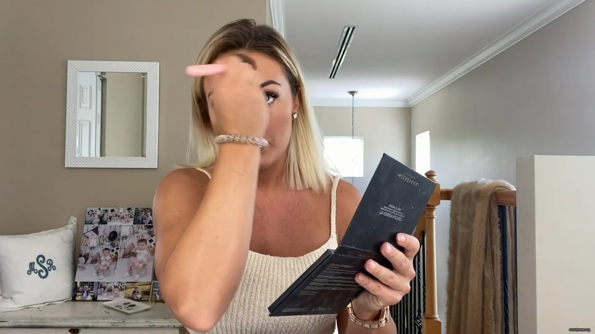 MY_NEW_LOOK21_How-to_do_your_makeup_in_less_than_10_mins21_mp40393.jpg