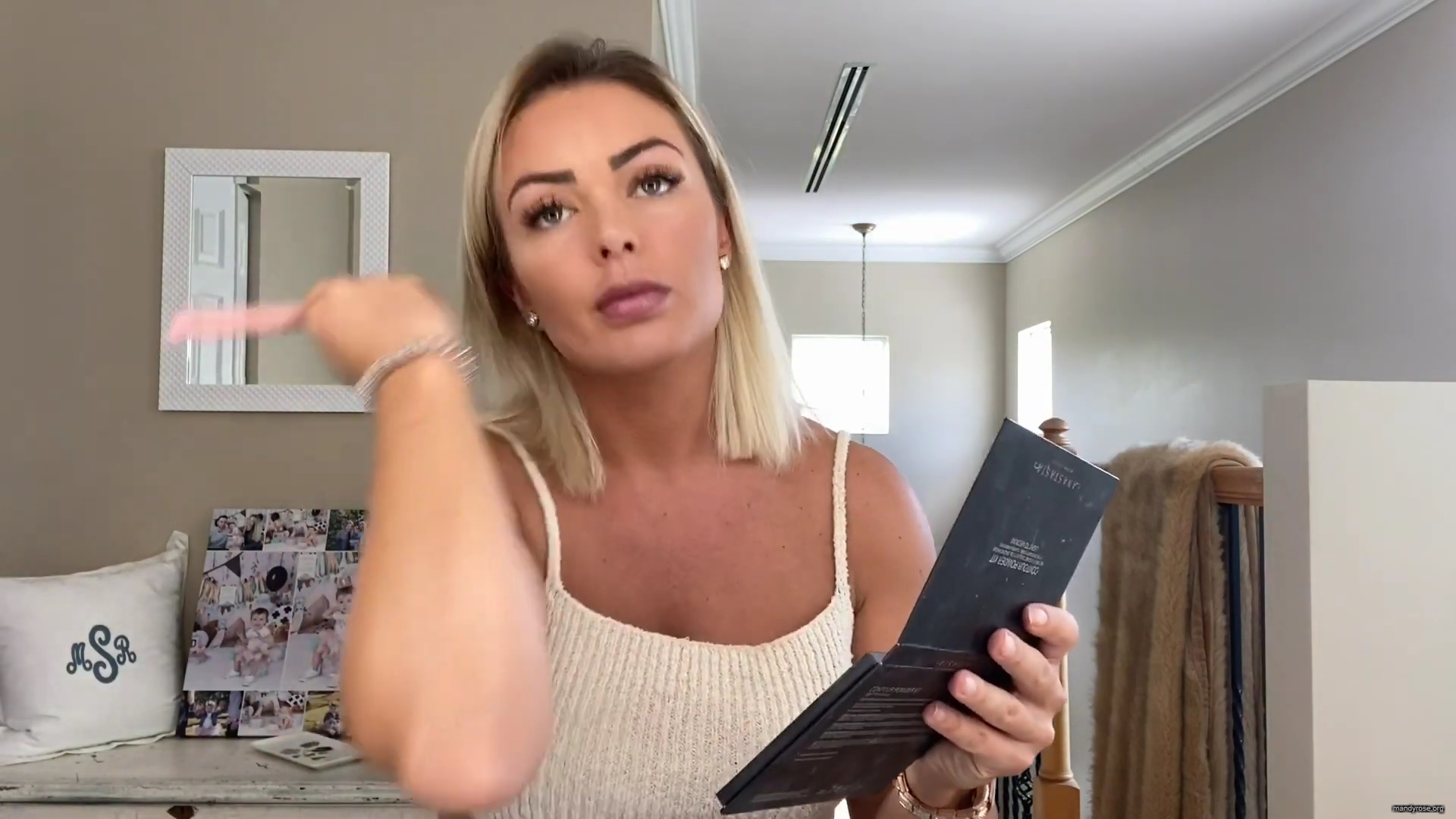 MY_NEW_LOOK21_How-to_do_your_makeup_in_less_than_10_mins21_mp40394.jpg