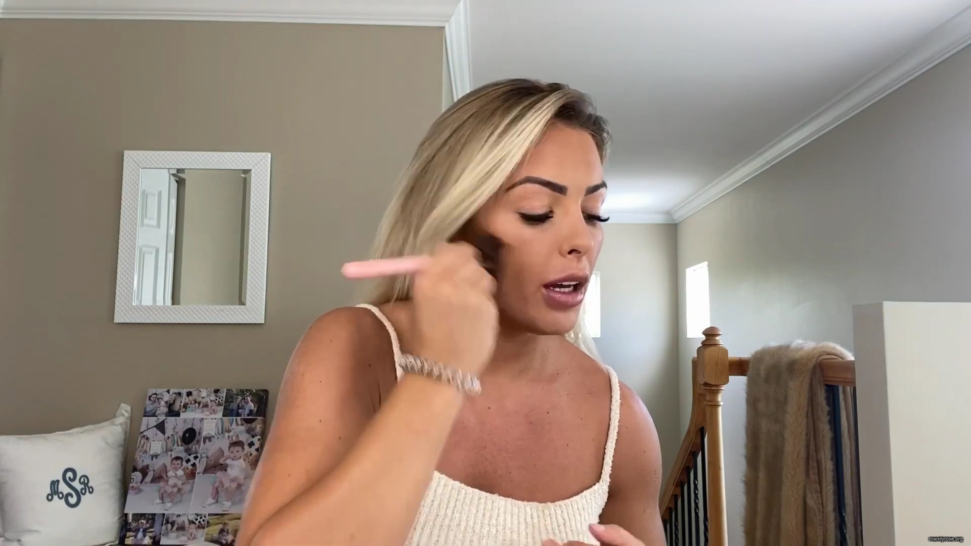 MY_NEW_LOOK21_How-to_do_your_makeup_in_less_than_10_mins21_mp40405.jpg