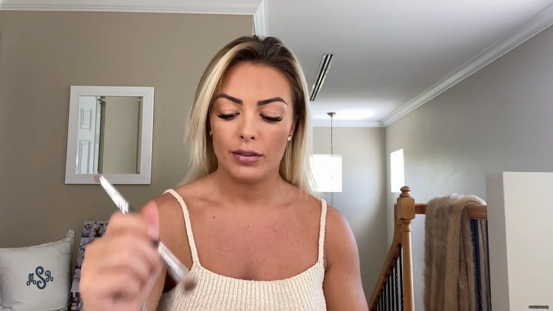 MY_NEW_LOOK21_How-to_do_your_makeup_in_less_than_10_mins21_mp40408.jpg