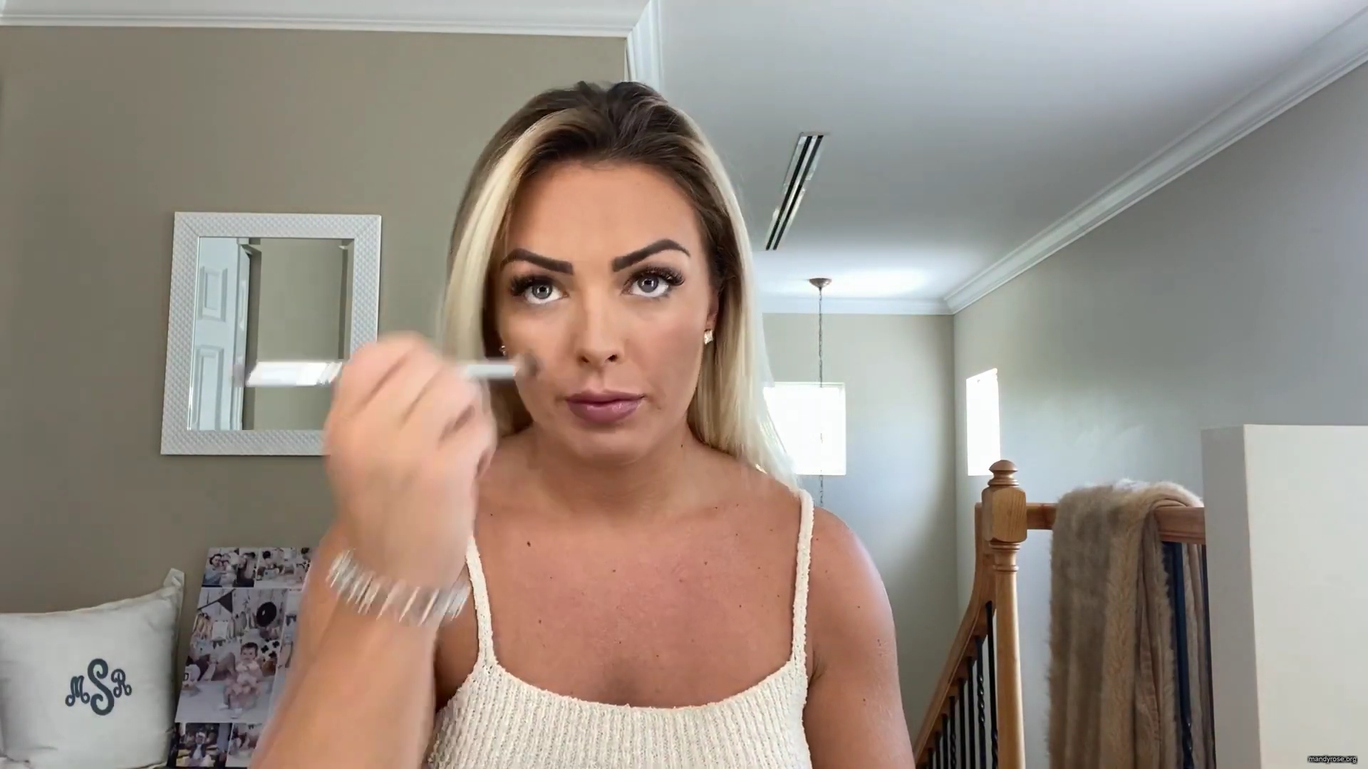 MY_NEW_LOOK21_How-to_do_your_makeup_in_less_than_10_mins21_mp40409.jpg