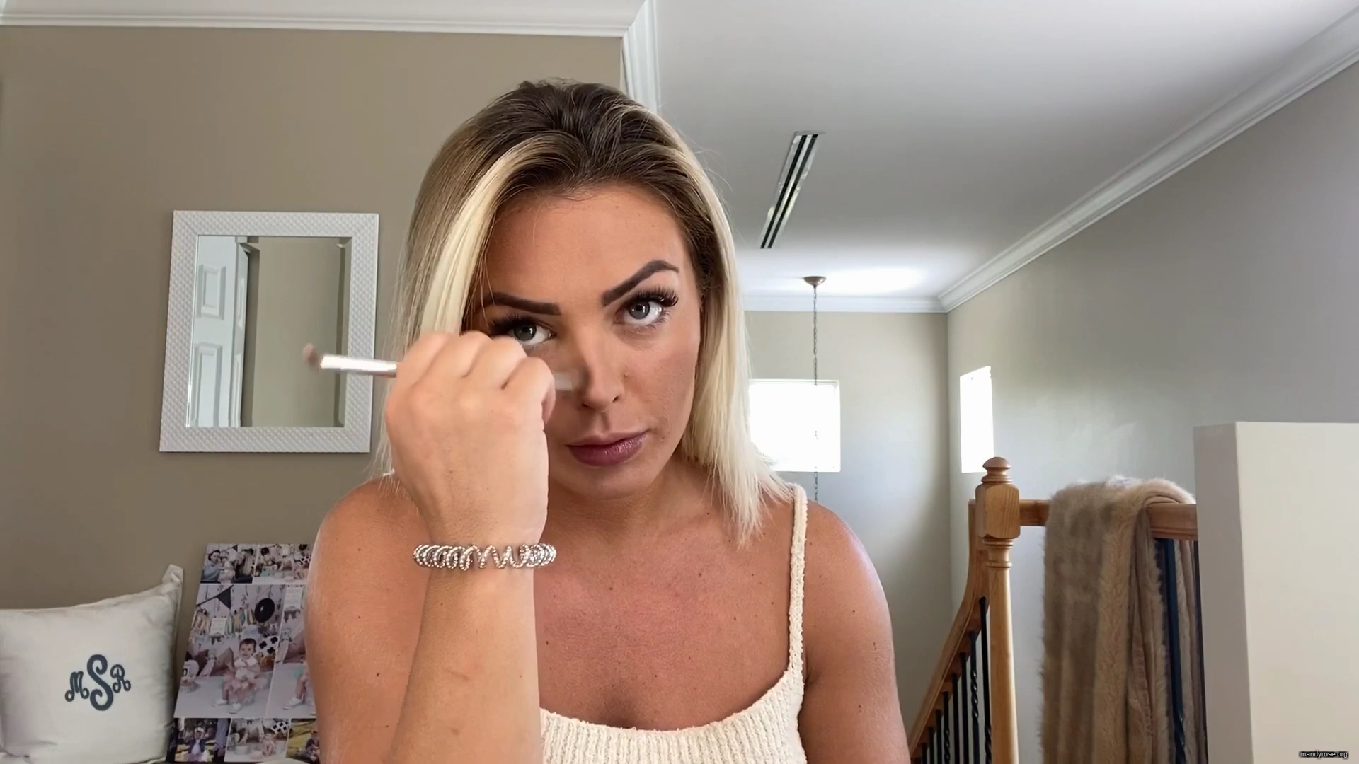 MY_NEW_LOOK21_How-to_do_your_makeup_in_less_than_10_mins21_mp40415.jpg