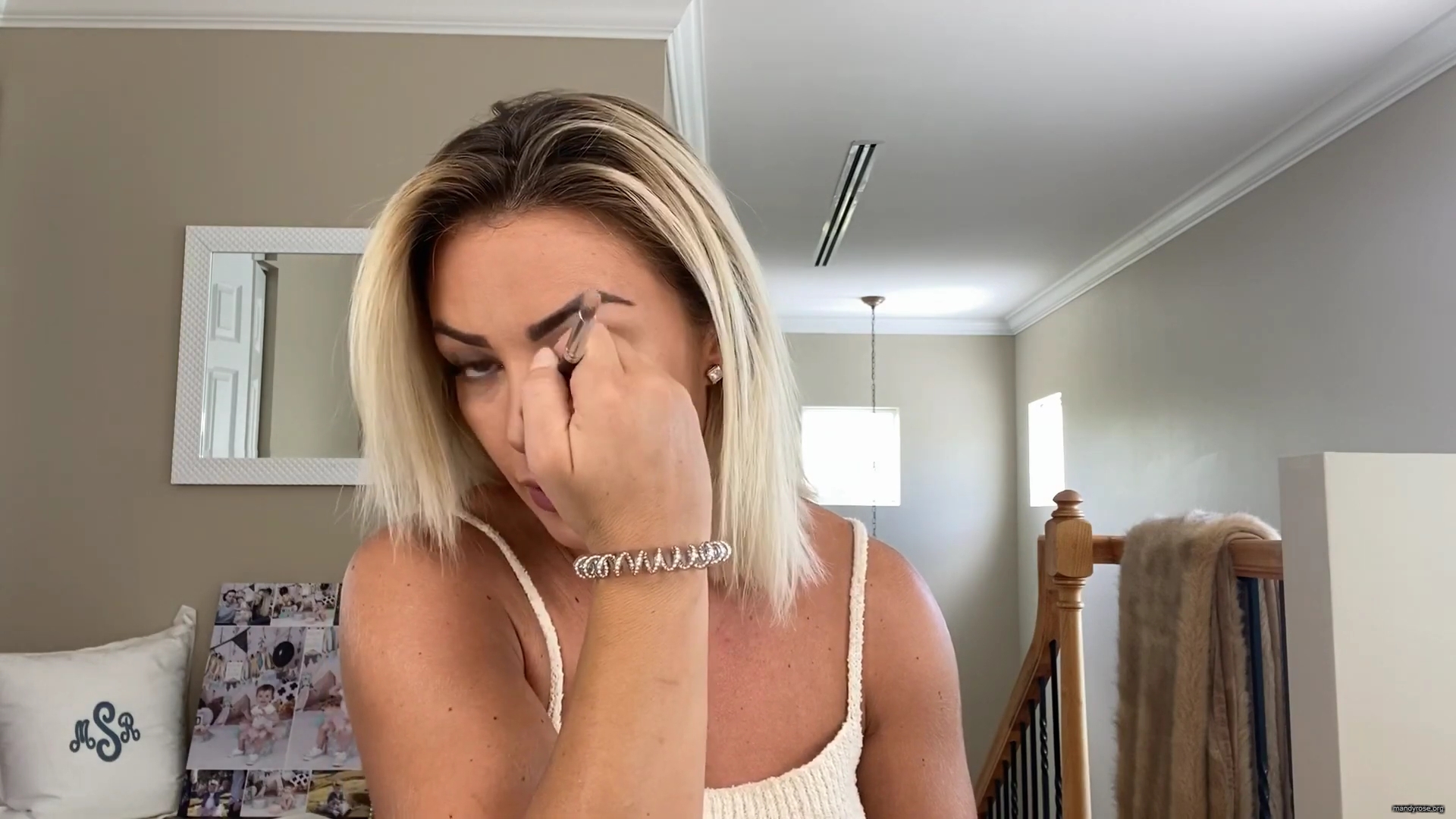 MY_NEW_LOOK21_How-to_do_your_makeup_in_less_than_10_mins21_mp40416.jpg