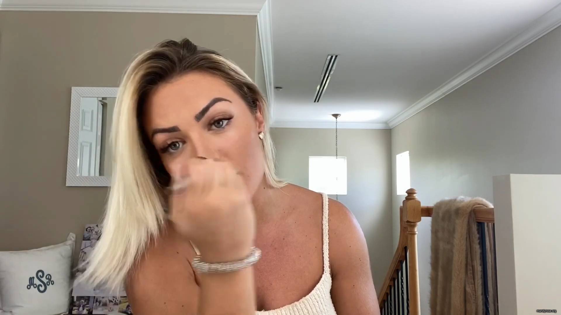MY_NEW_LOOK21_How-to_do_your_makeup_in_less_than_10_mins21_mp40421.jpg