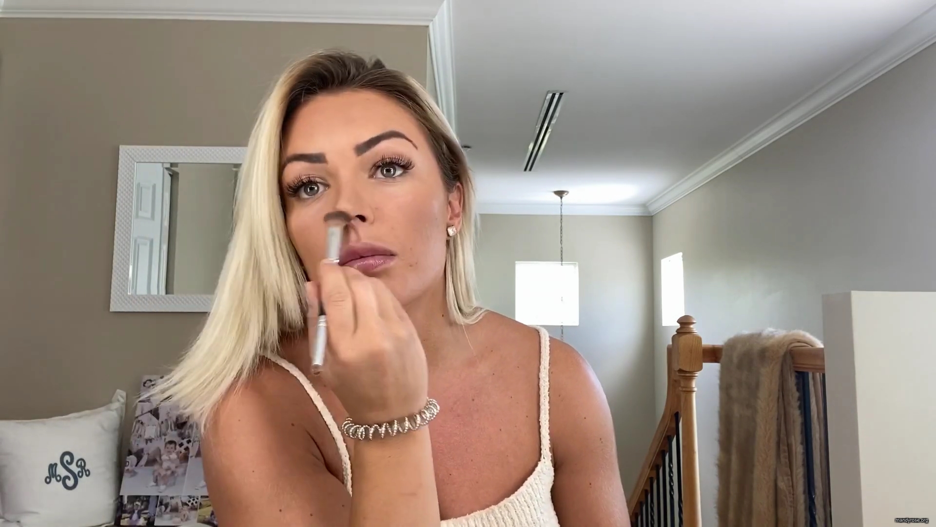 MY_NEW_LOOK21_How-to_do_your_makeup_in_less_than_10_mins21_mp40422.jpg