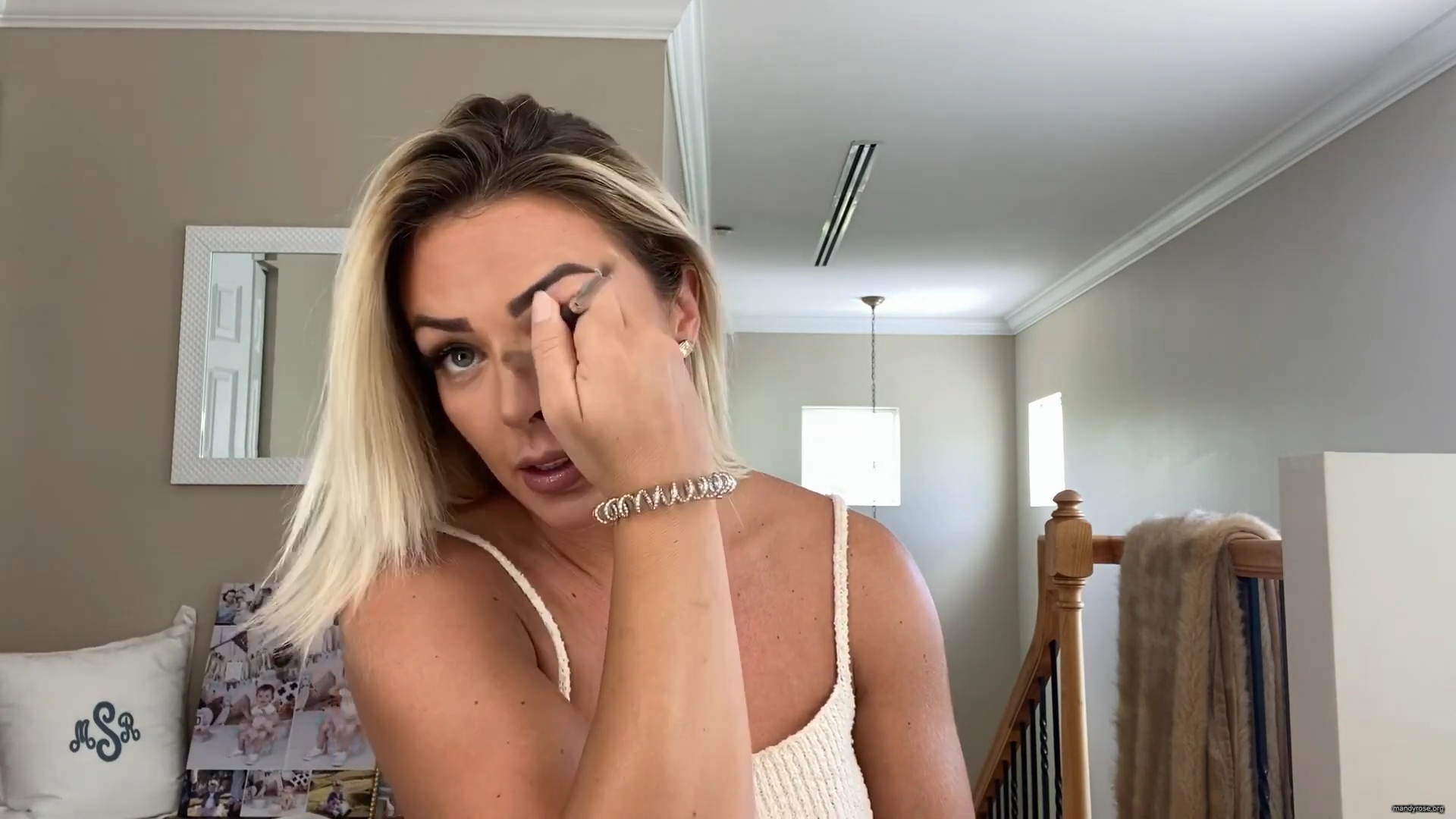 MY_NEW_LOOK21_How-to_do_your_makeup_in_less_than_10_mins21_mp40424.jpg