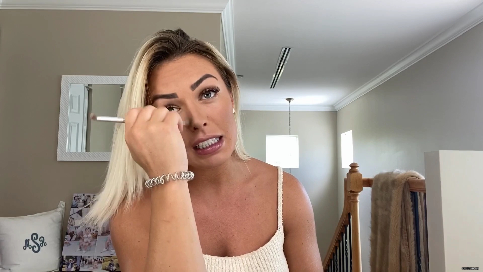 MY_NEW_LOOK21_How-to_do_your_makeup_in_less_than_10_mins21_mp40425.jpg