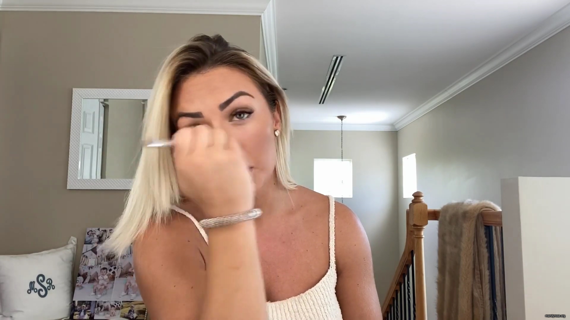 MY_NEW_LOOK21_How-to_do_your_makeup_in_less_than_10_mins21_mp40426.jpg
