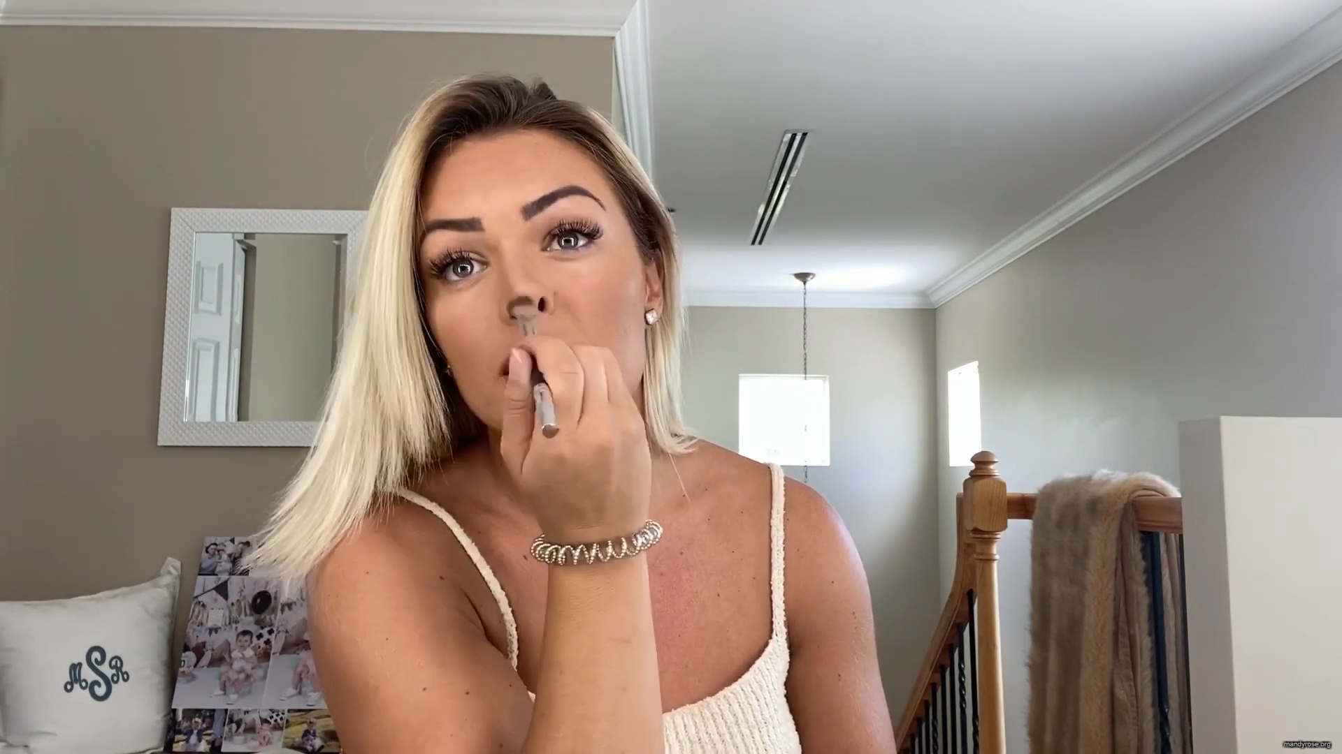 MY_NEW_LOOK21_How-to_do_your_makeup_in_less_than_10_mins21_mp40427.jpg