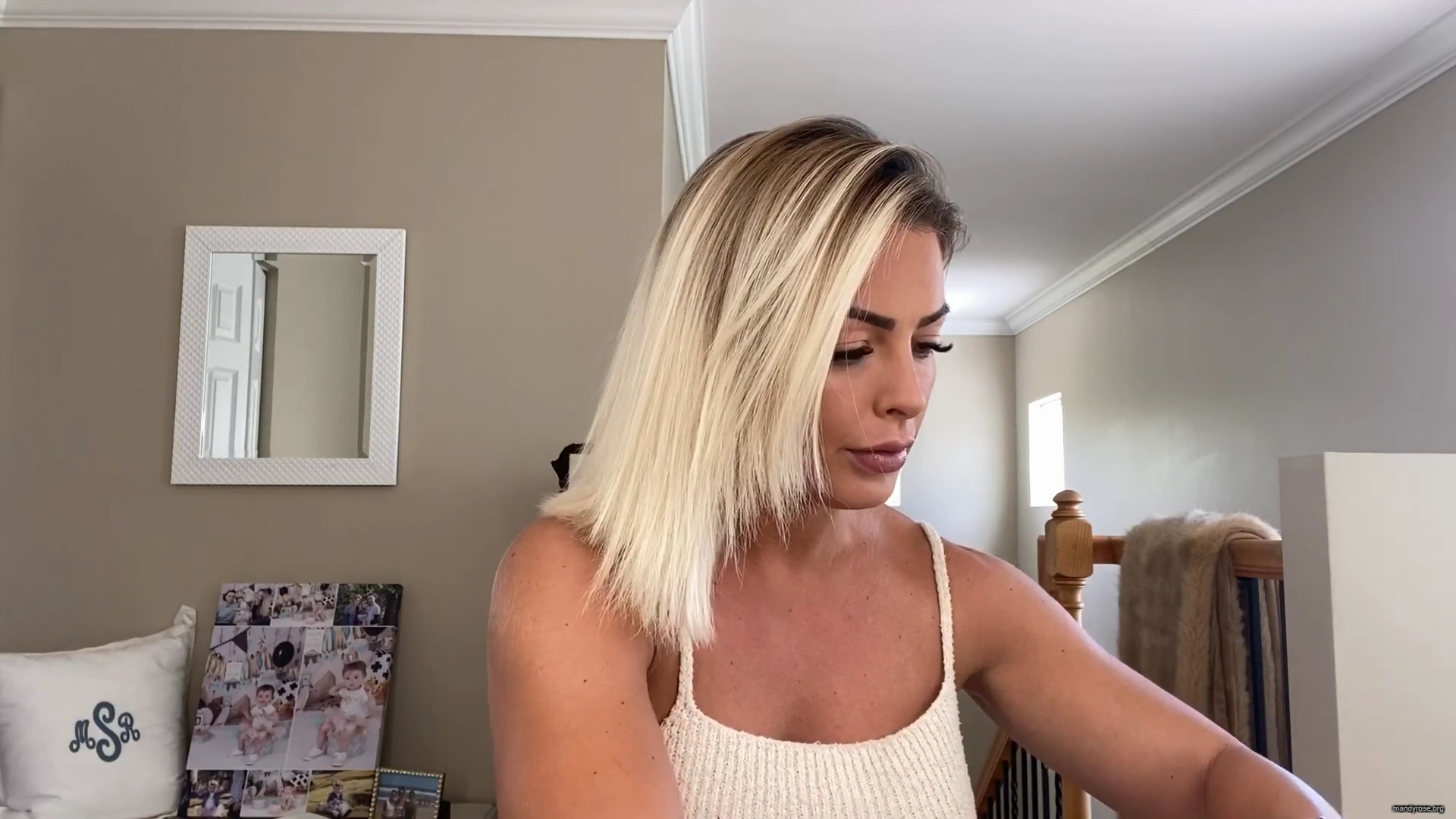 MY_NEW_LOOK21_How-to_do_your_makeup_in_less_than_10_mins21_mp40458.jpg