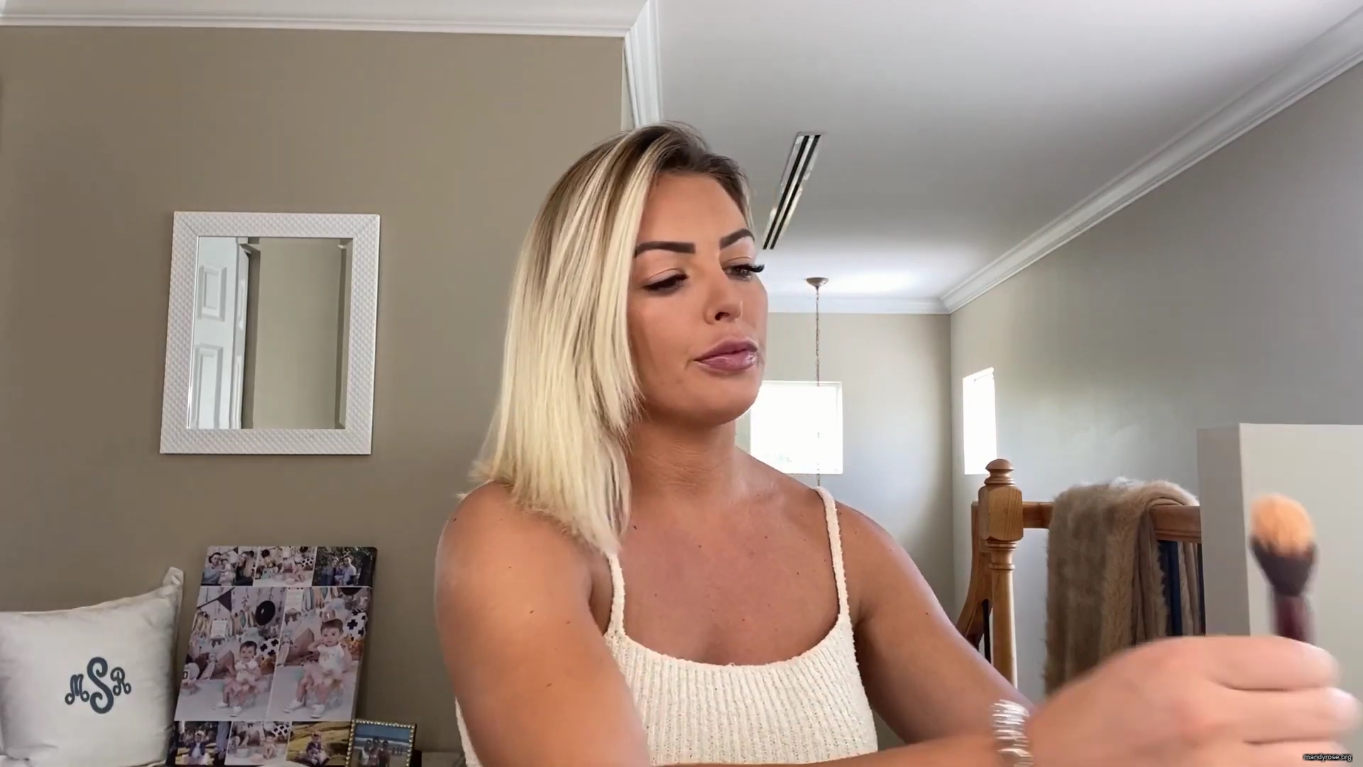 MY_NEW_LOOK21_How-to_do_your_makeup_in_less_than_10_mins21_mp40461.jpg