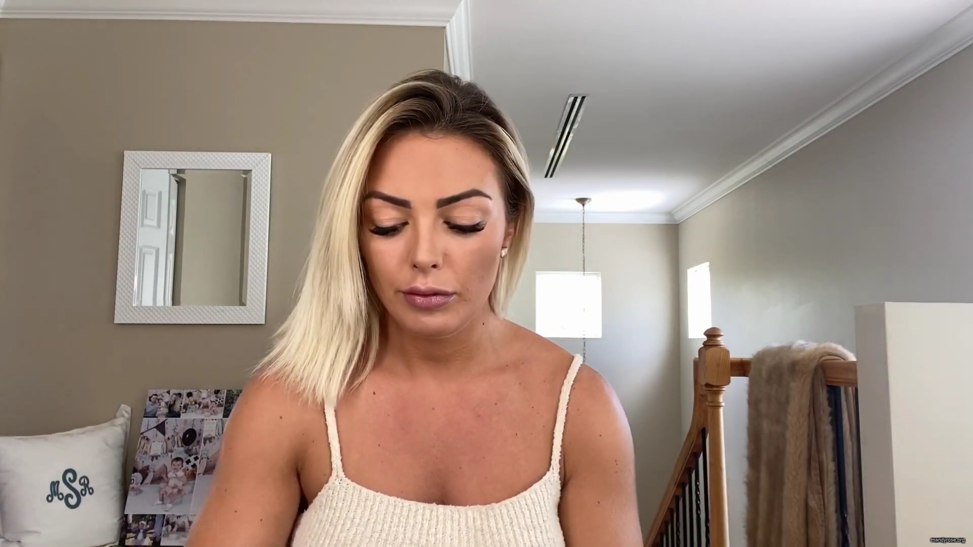 MY_NEW_LOOK21_How-to_do_your_makeup_in_less_than_10_mins21_mp40462.jpg