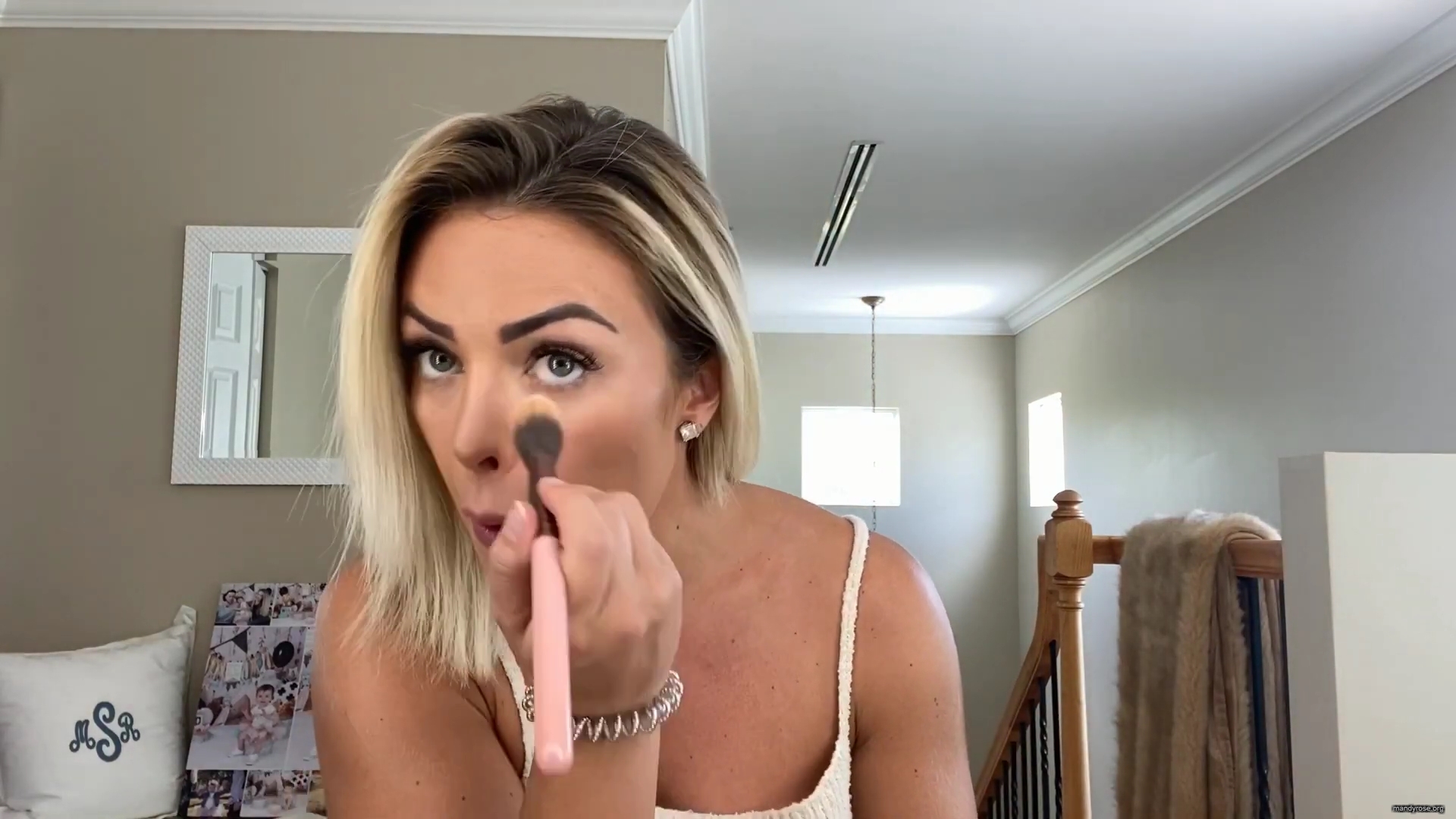 MY_NEW_LOOK21_How-to_do_your_makeup_in_less_than_10_mins21_mp40463.jpg